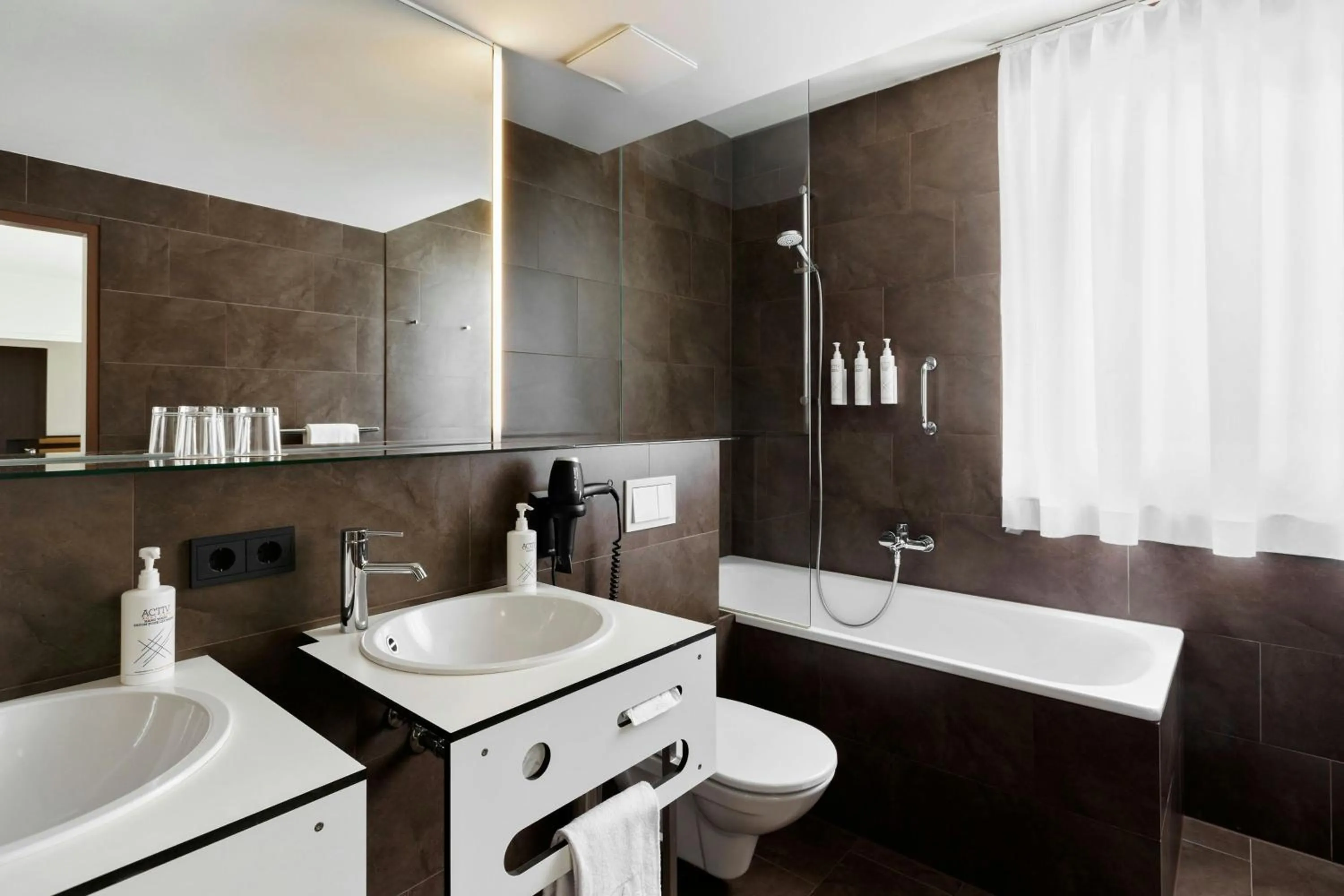 Bathroom in Four Points Flex by Sheraton Vienna Hauptbahnhof
