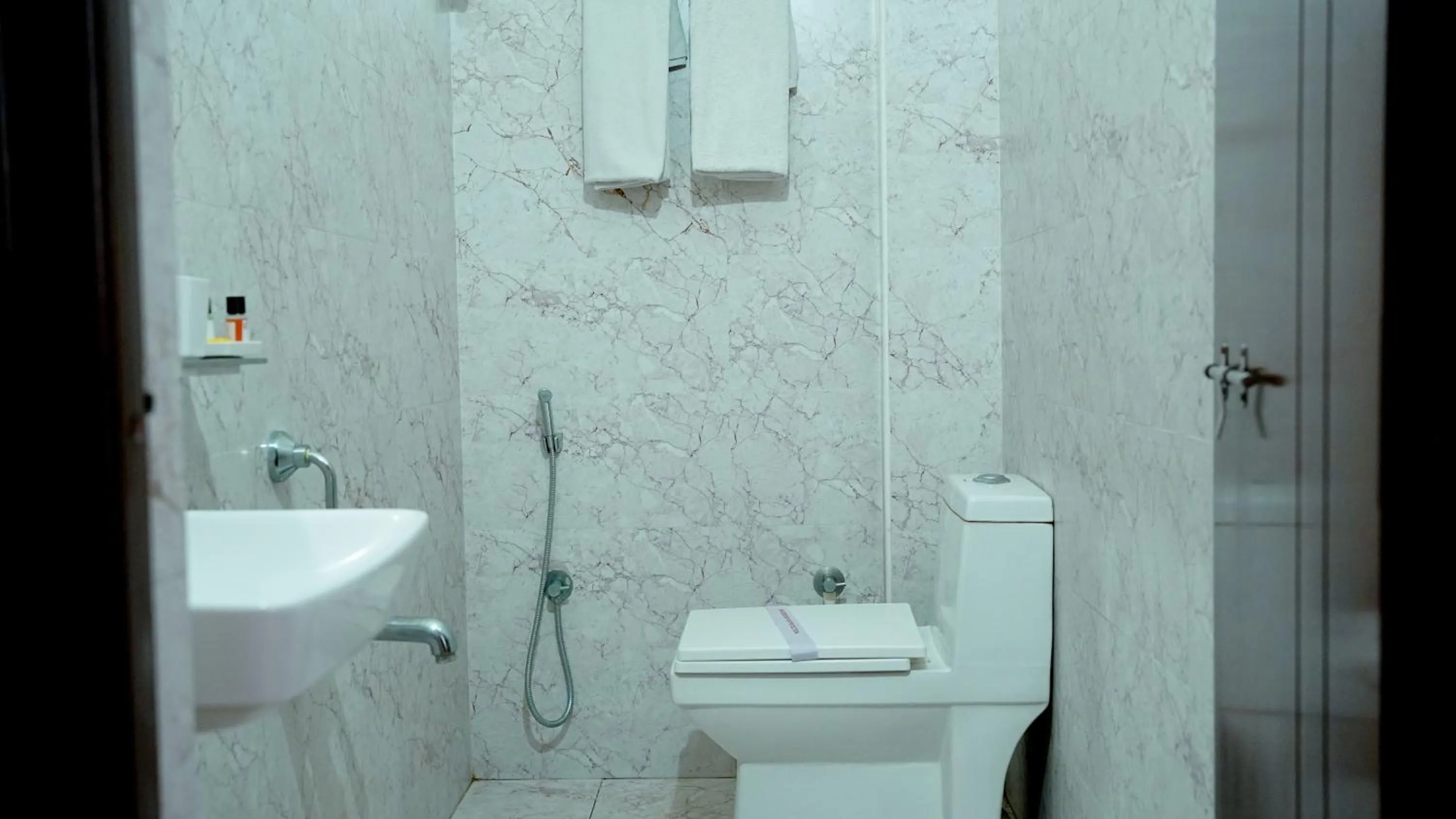 Shower in Hotel Mountview Comforts