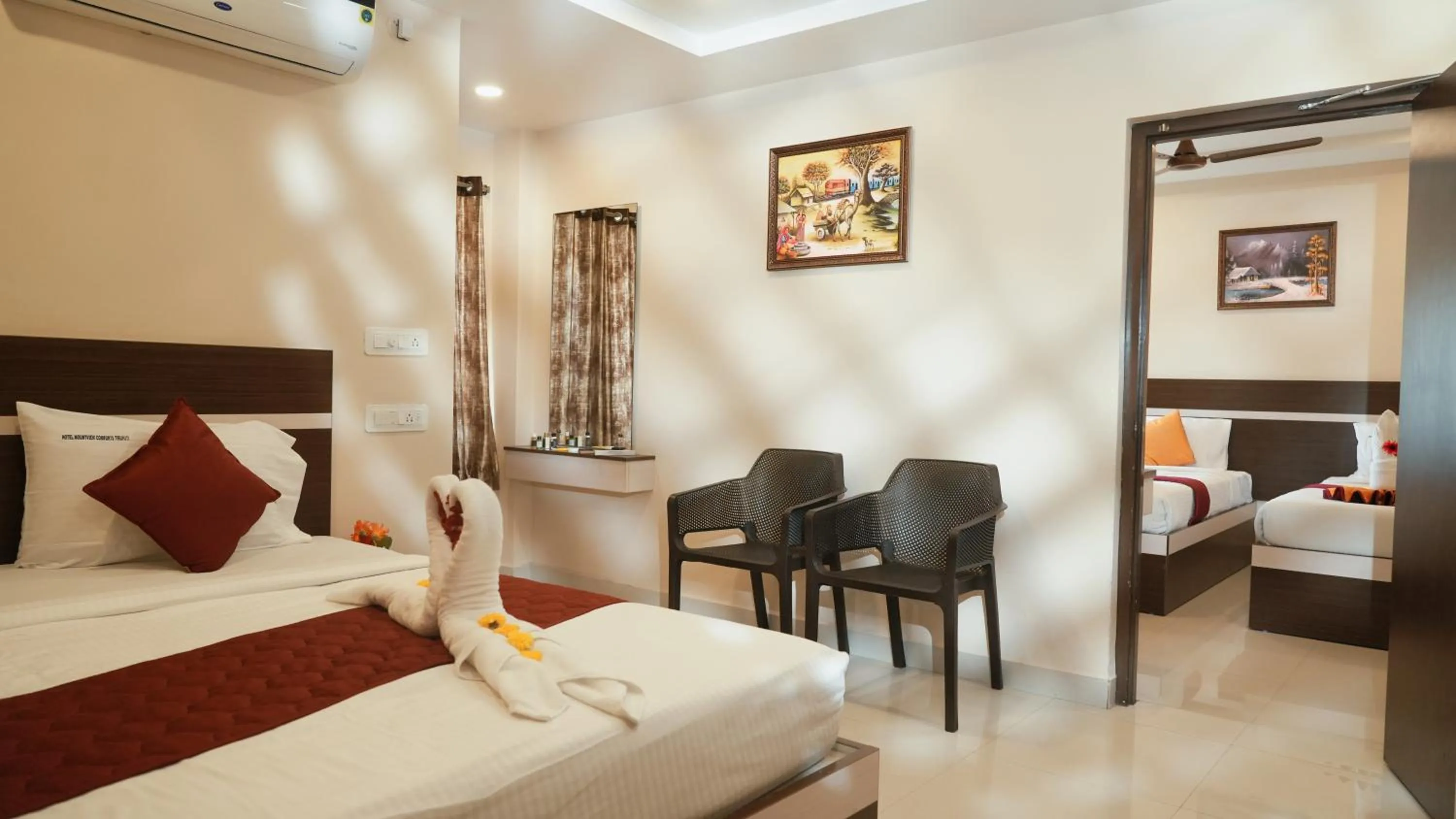 Living room, Bed in Hotel Mountview Comforts