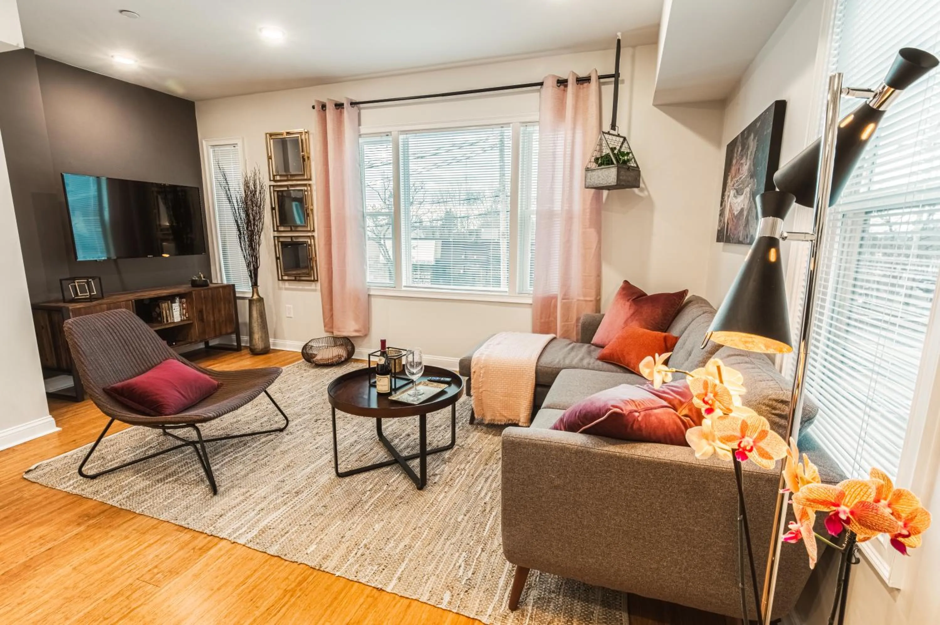 Living room in The Inn at Newton Highlands