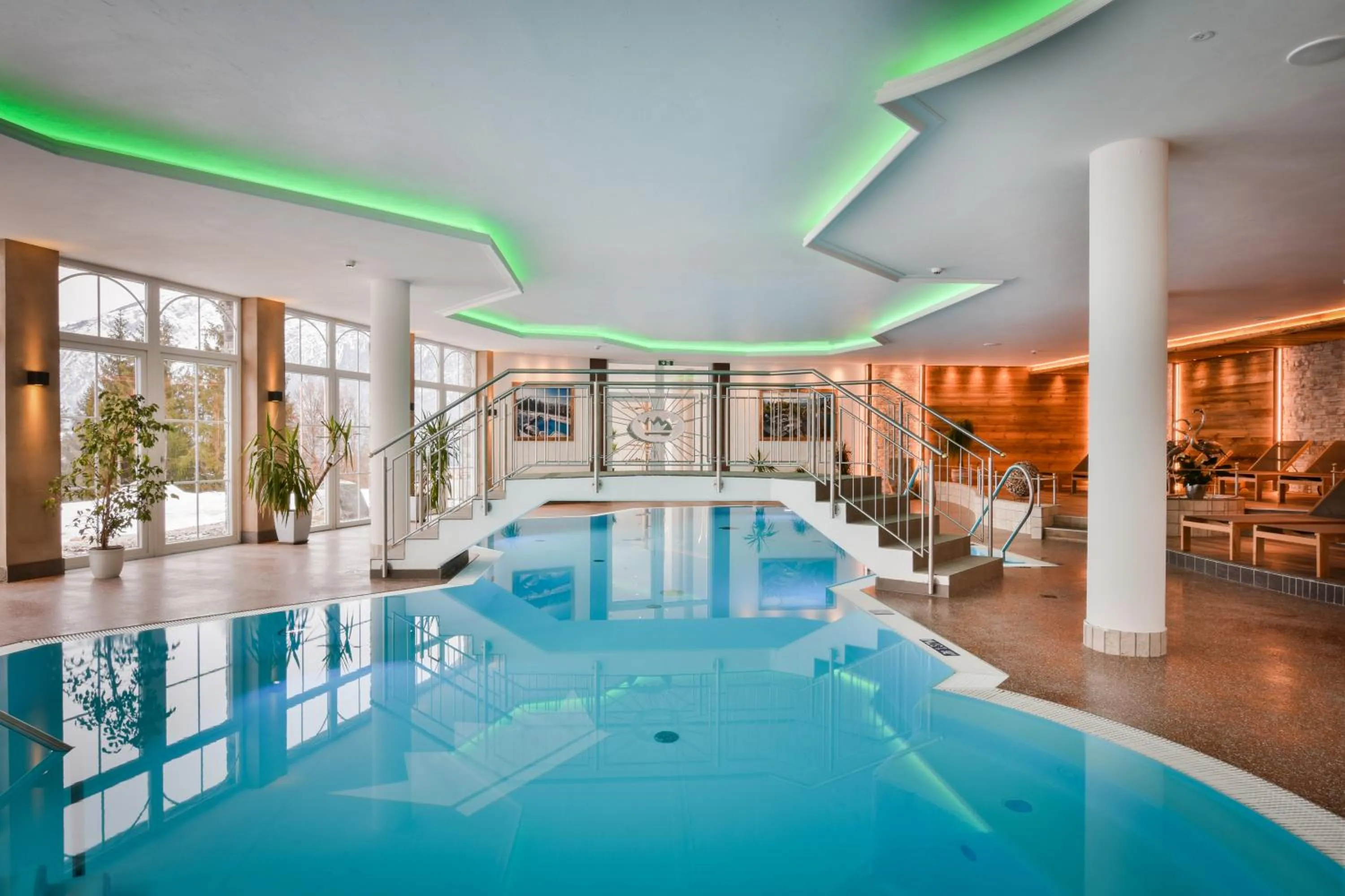 Swimming pool in Hotel Panorama Royal