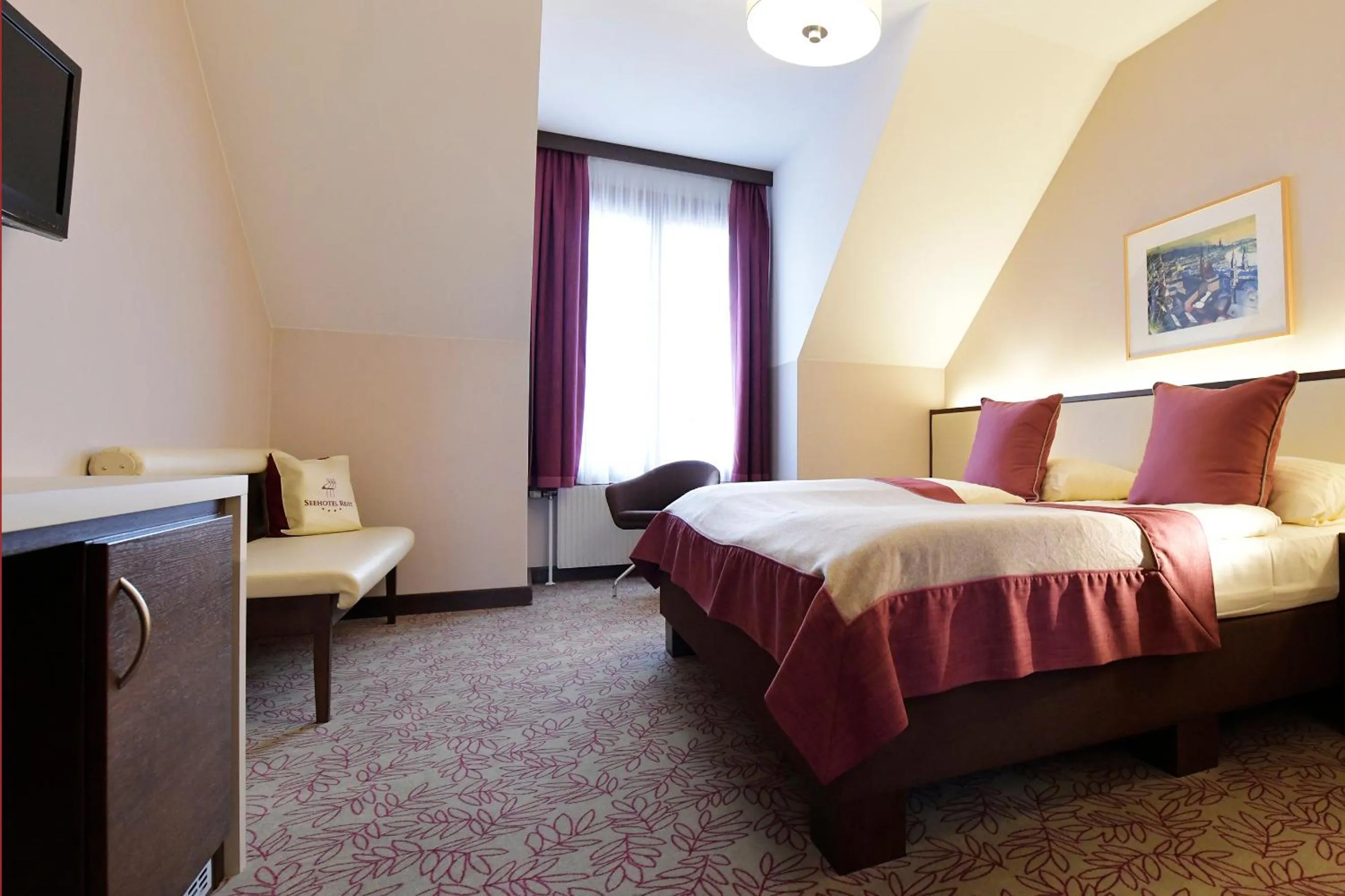 TV and multimedia, Bed in Seehotel Rust