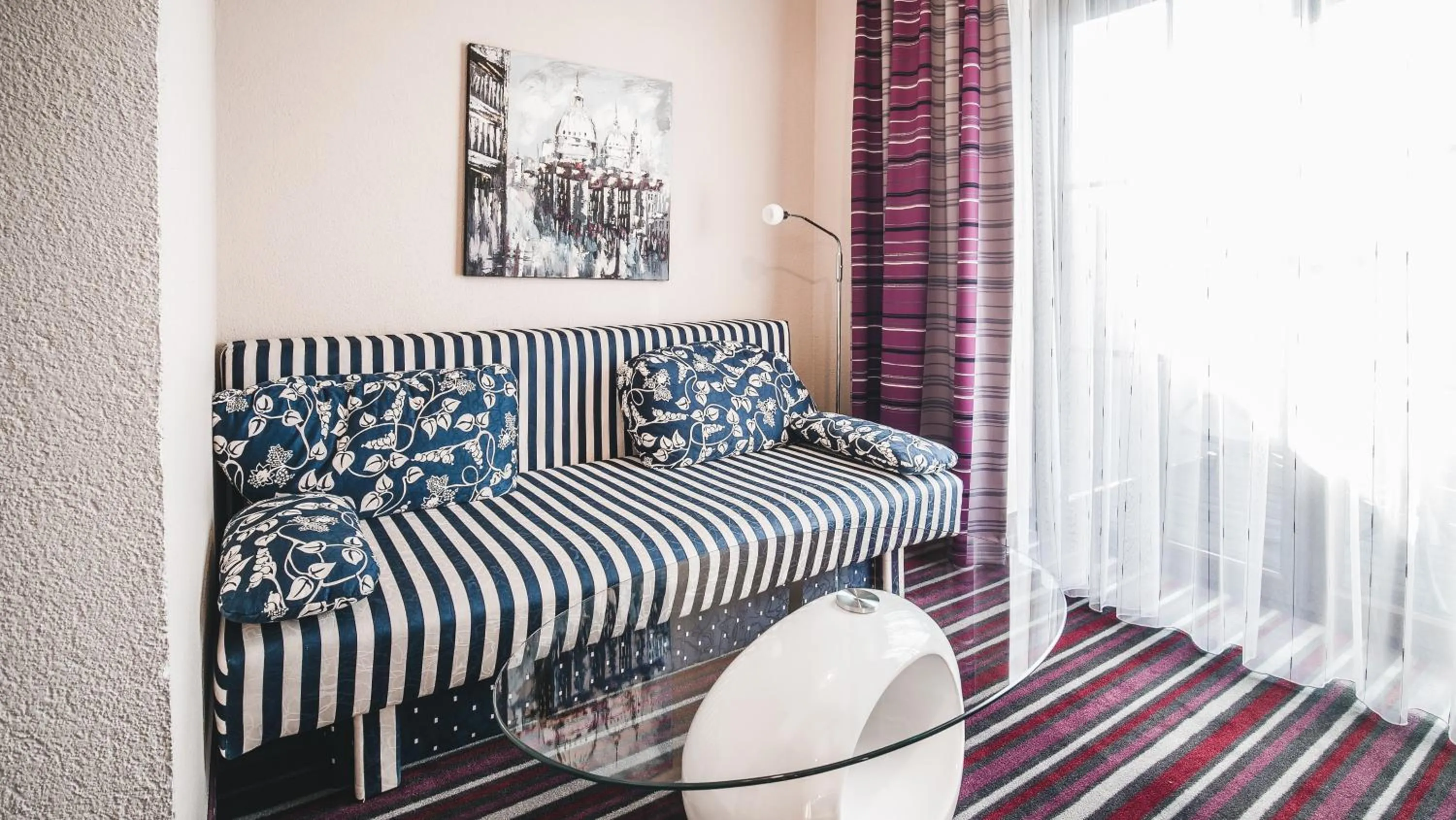 Seating area in Hotel Kärntnerhof Velden by S4Y