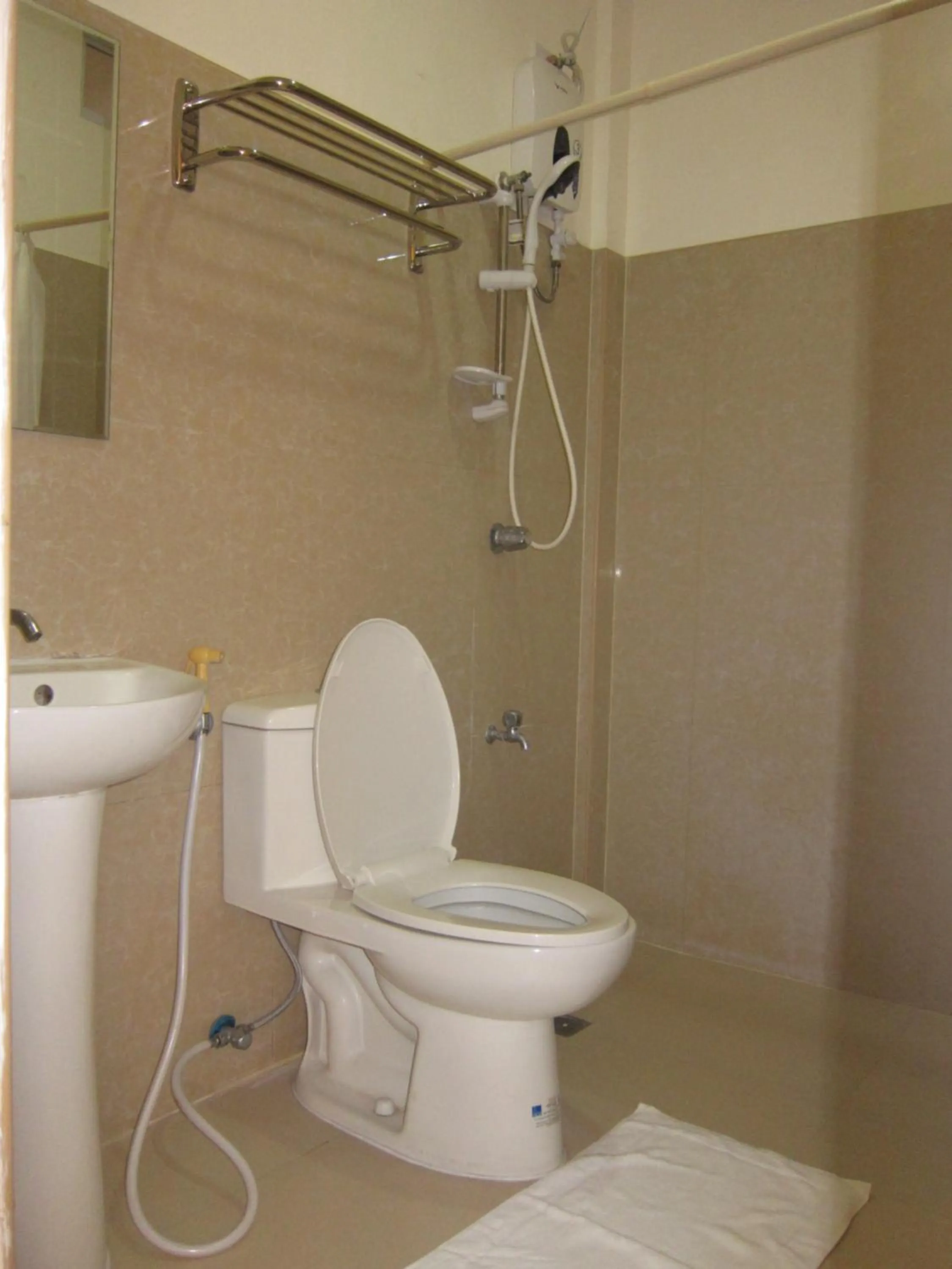 Bathroom in Thirdys Tourist Inn