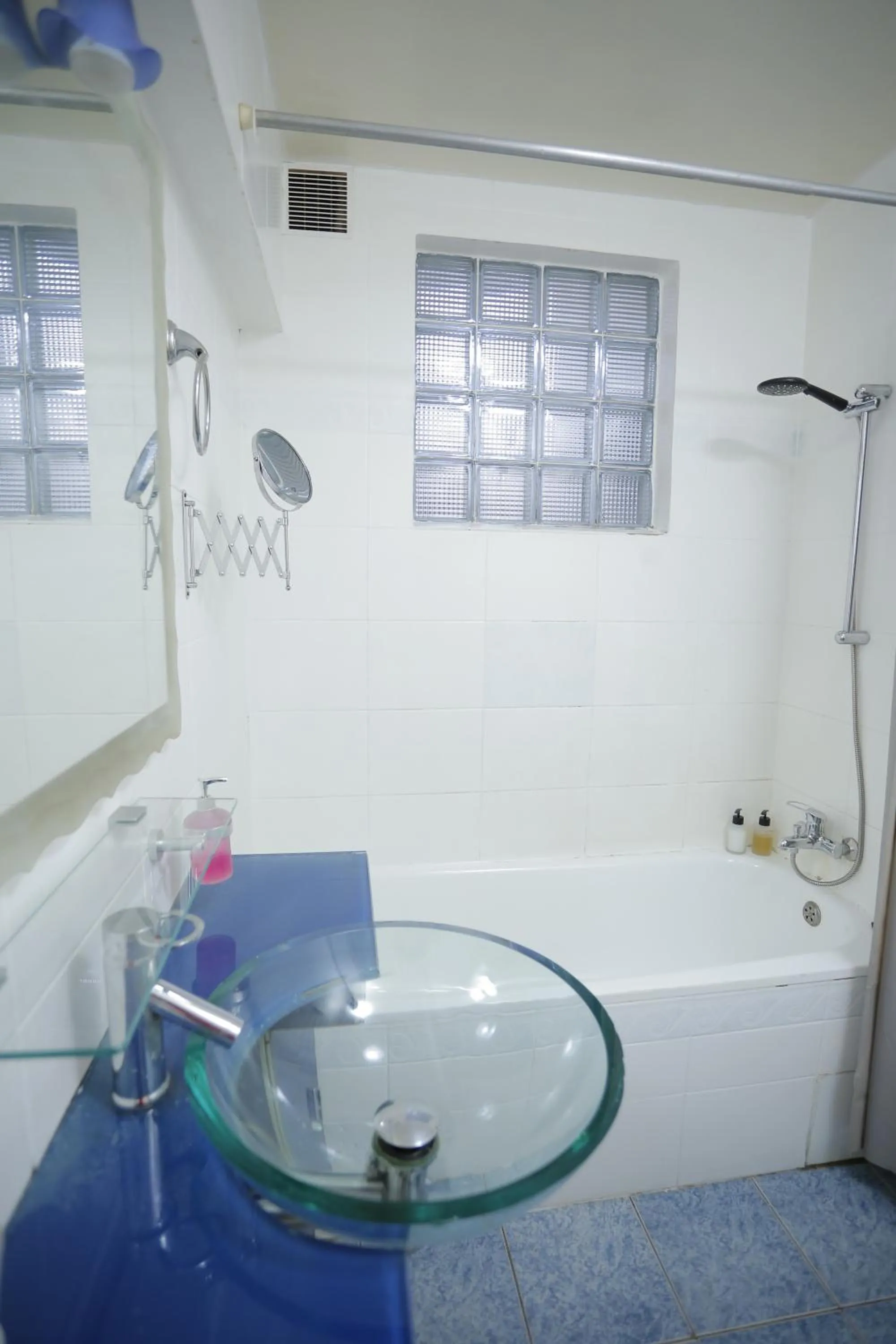 Bath in Hotel de L'Avenue - Tana City Centre