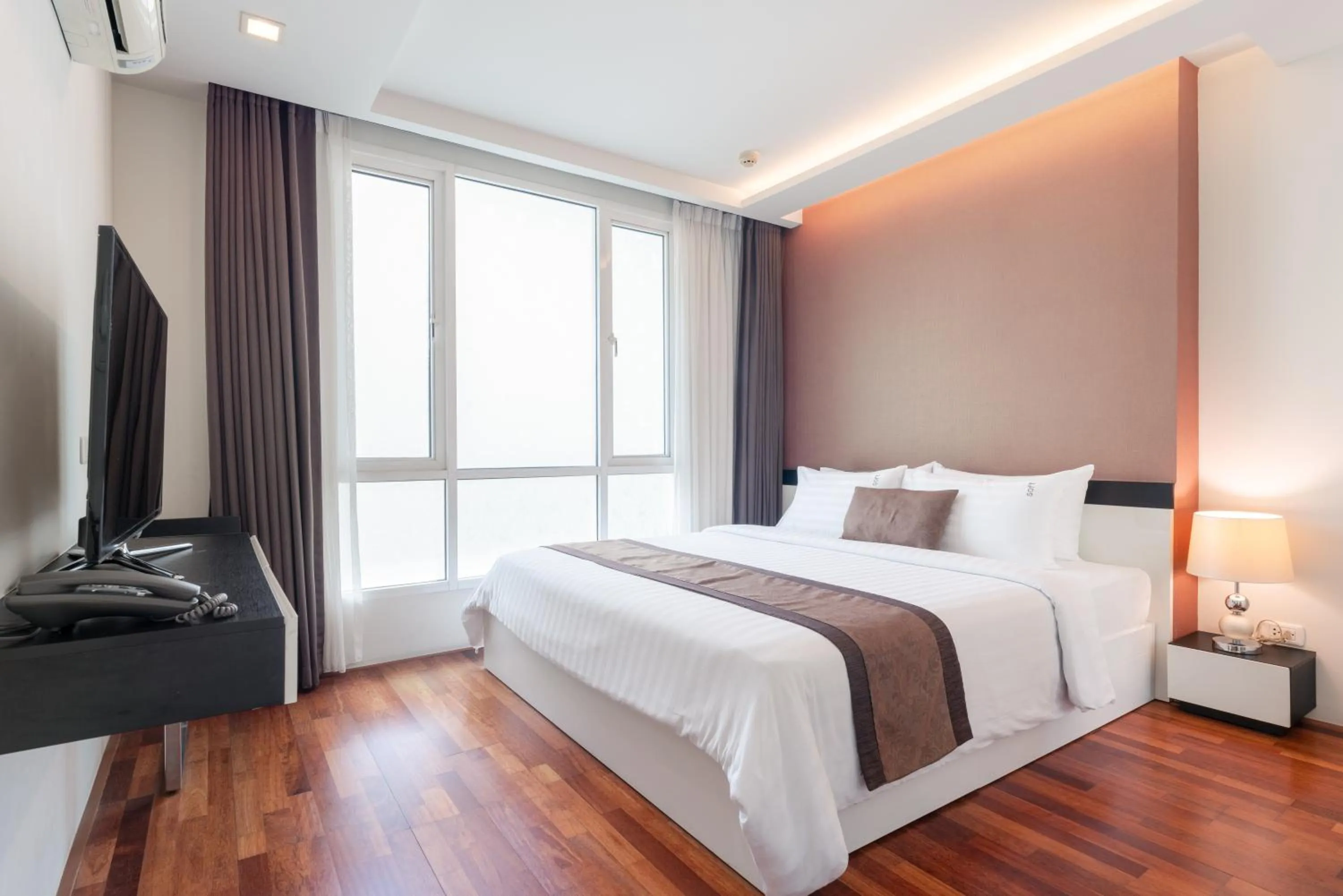 Bed in Beverly 33 by Aspira