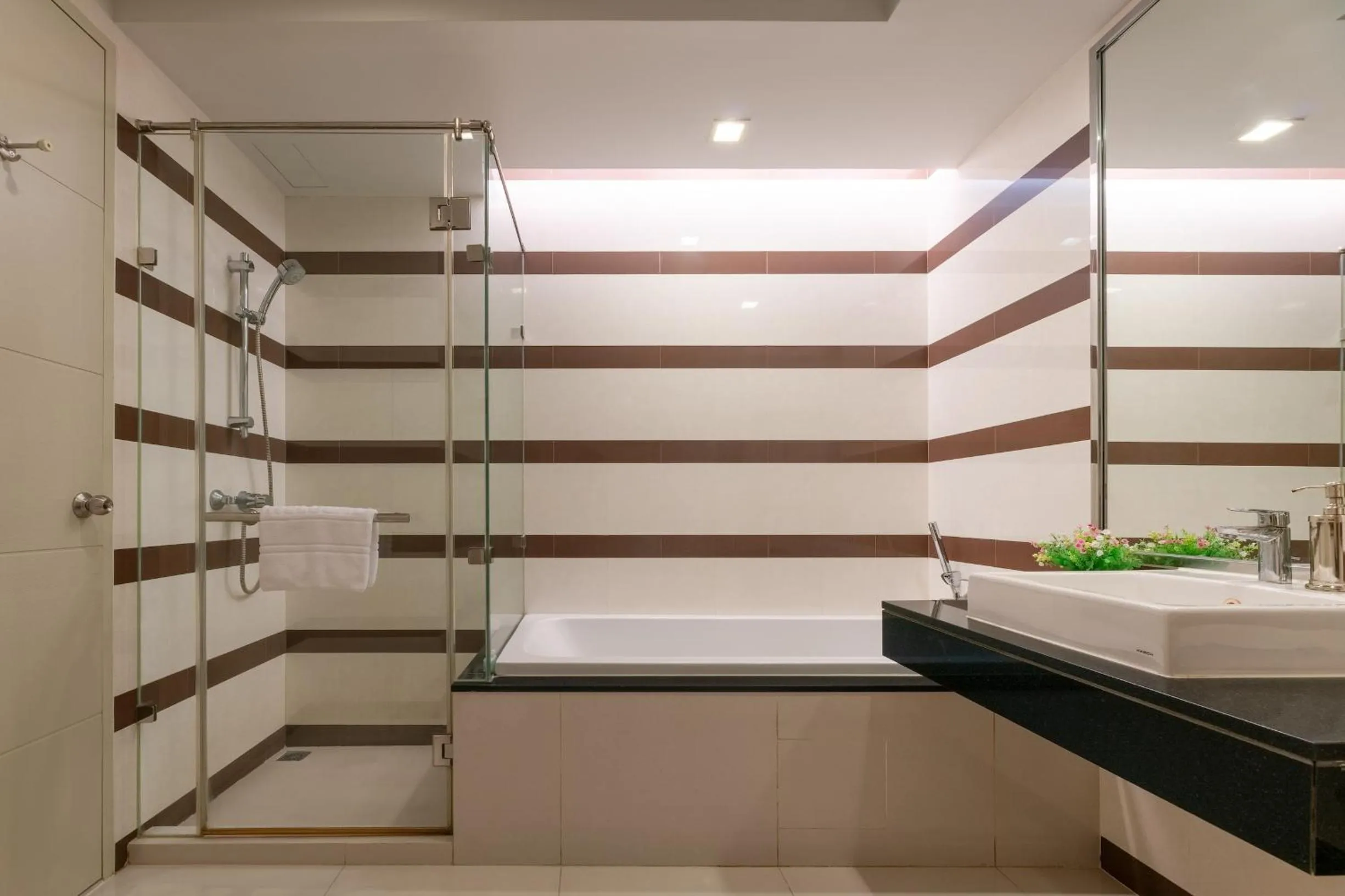 Beverly 33 by Aspira