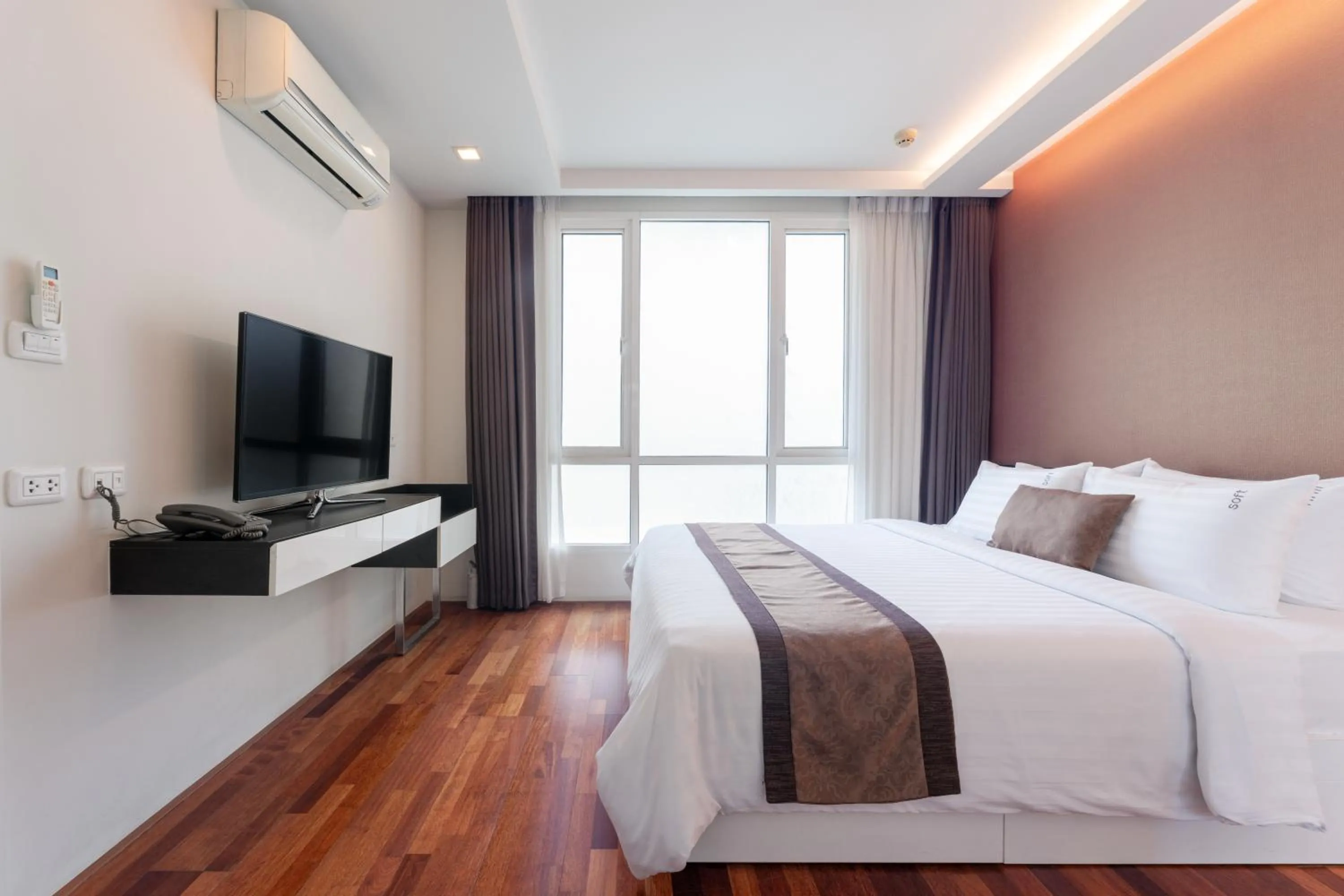 Bed in Beverly 33 by Aspira