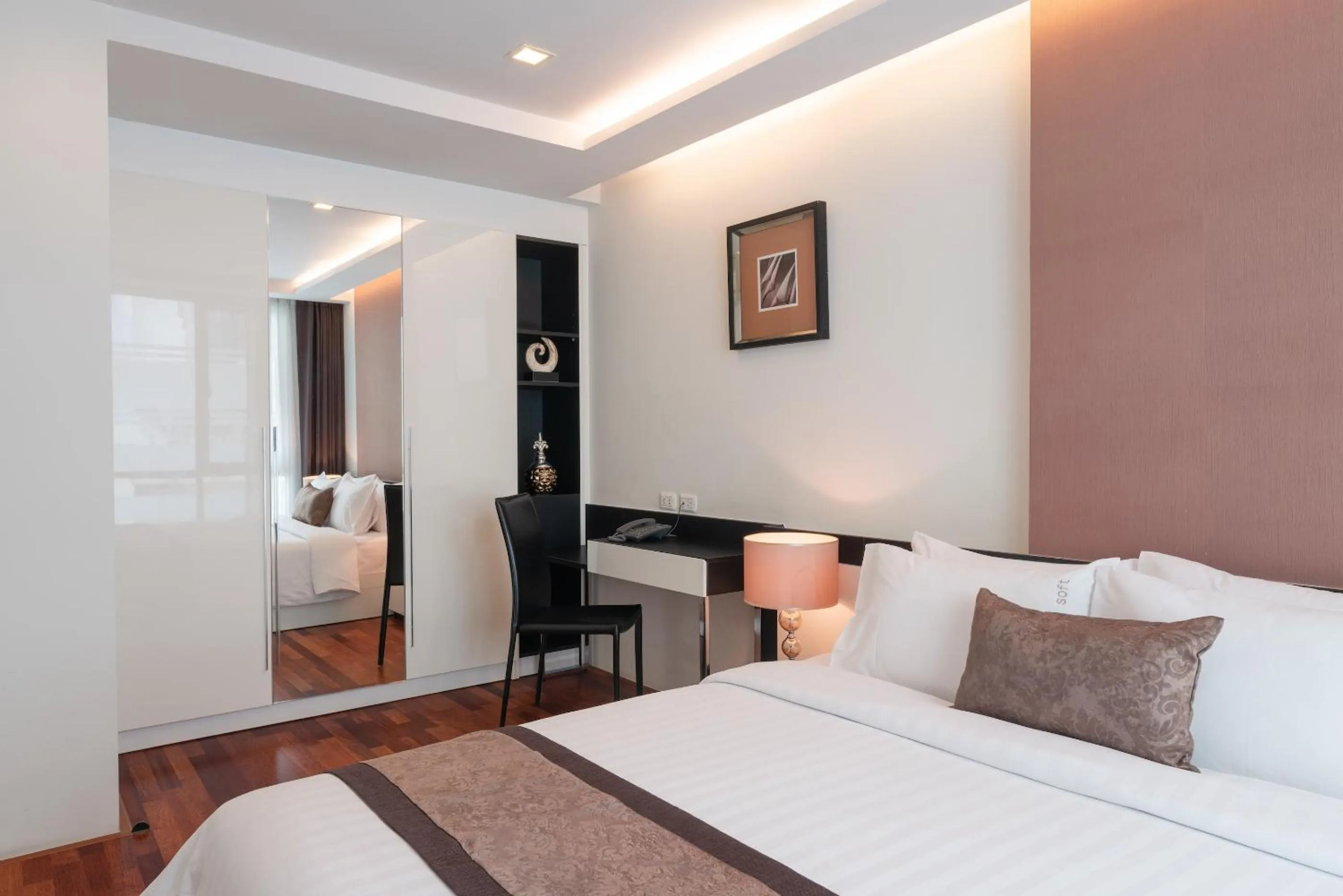 Bed in Beverly 33 by Aspira