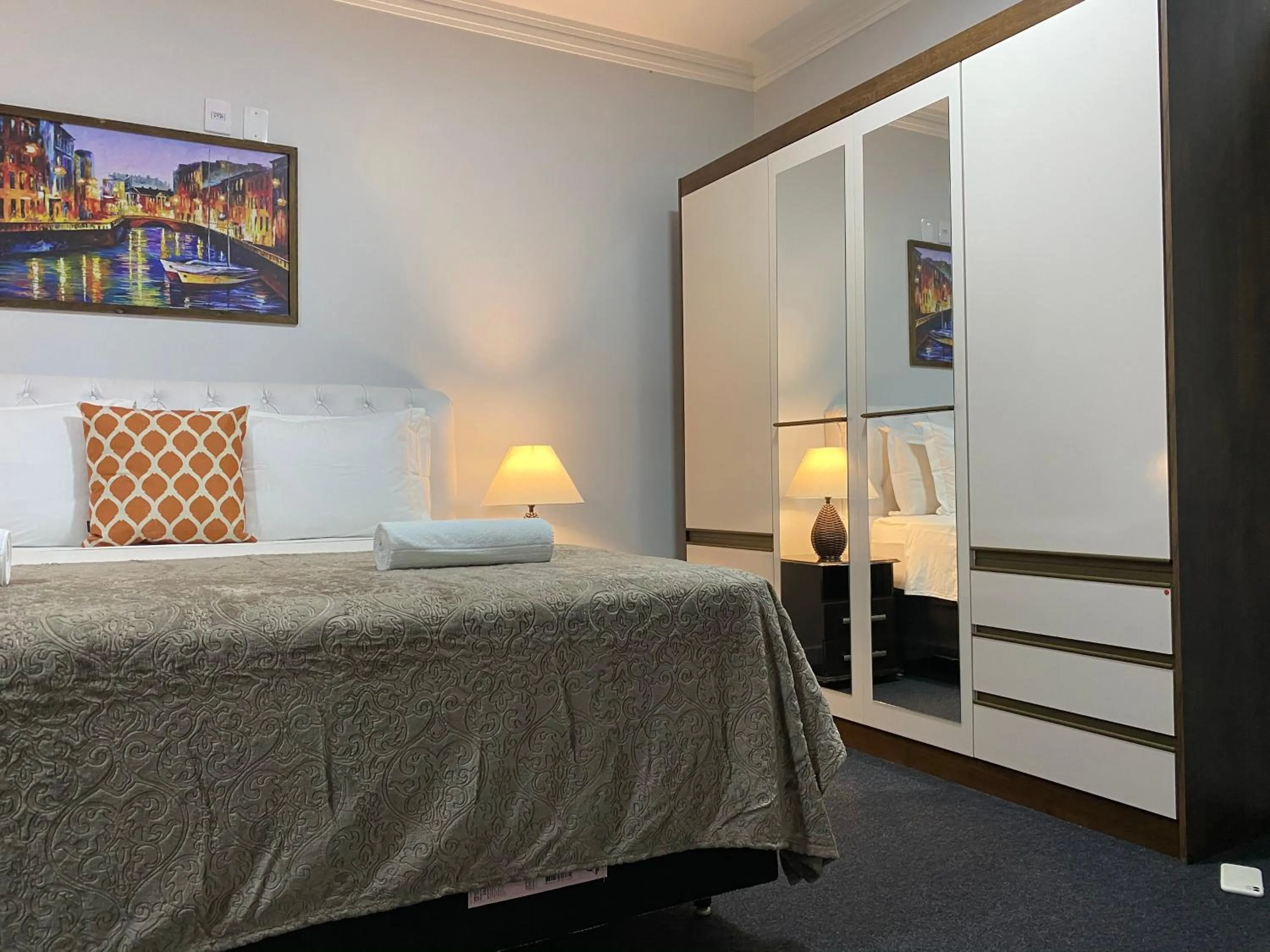 Bed in Quarto Luxo Silver