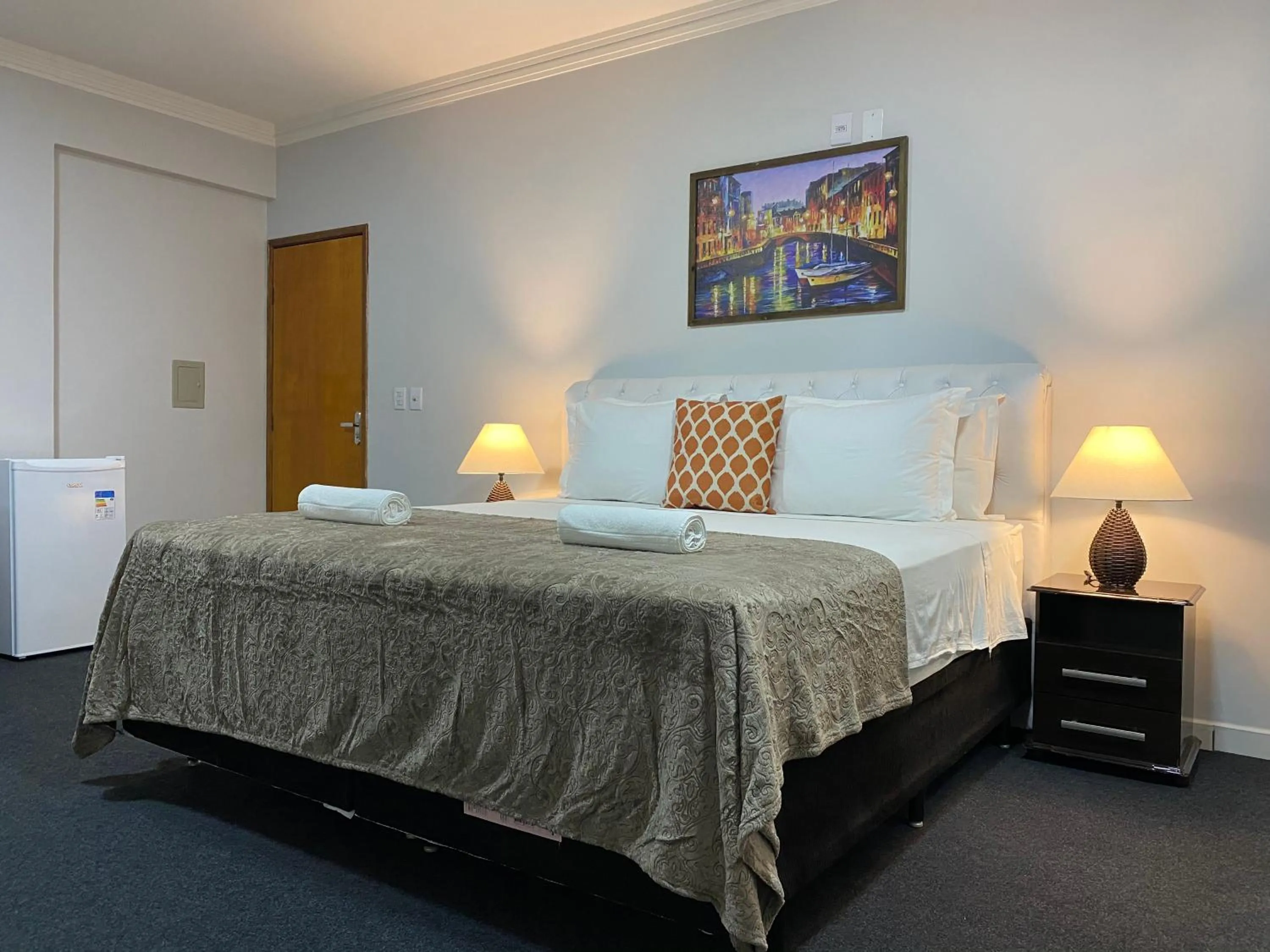 Bed in Quarto Luxo Silver