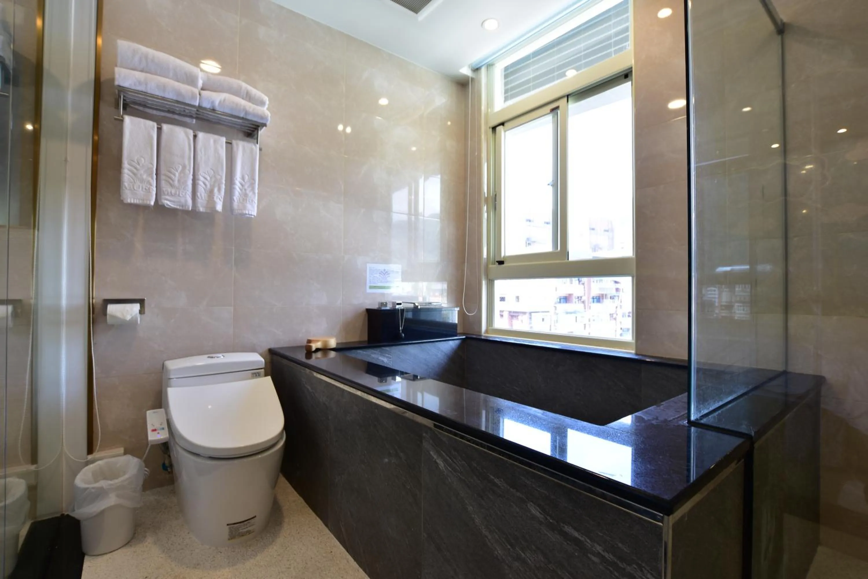 Bathroom in Muen Yuan Dong Hot Spring Hotel