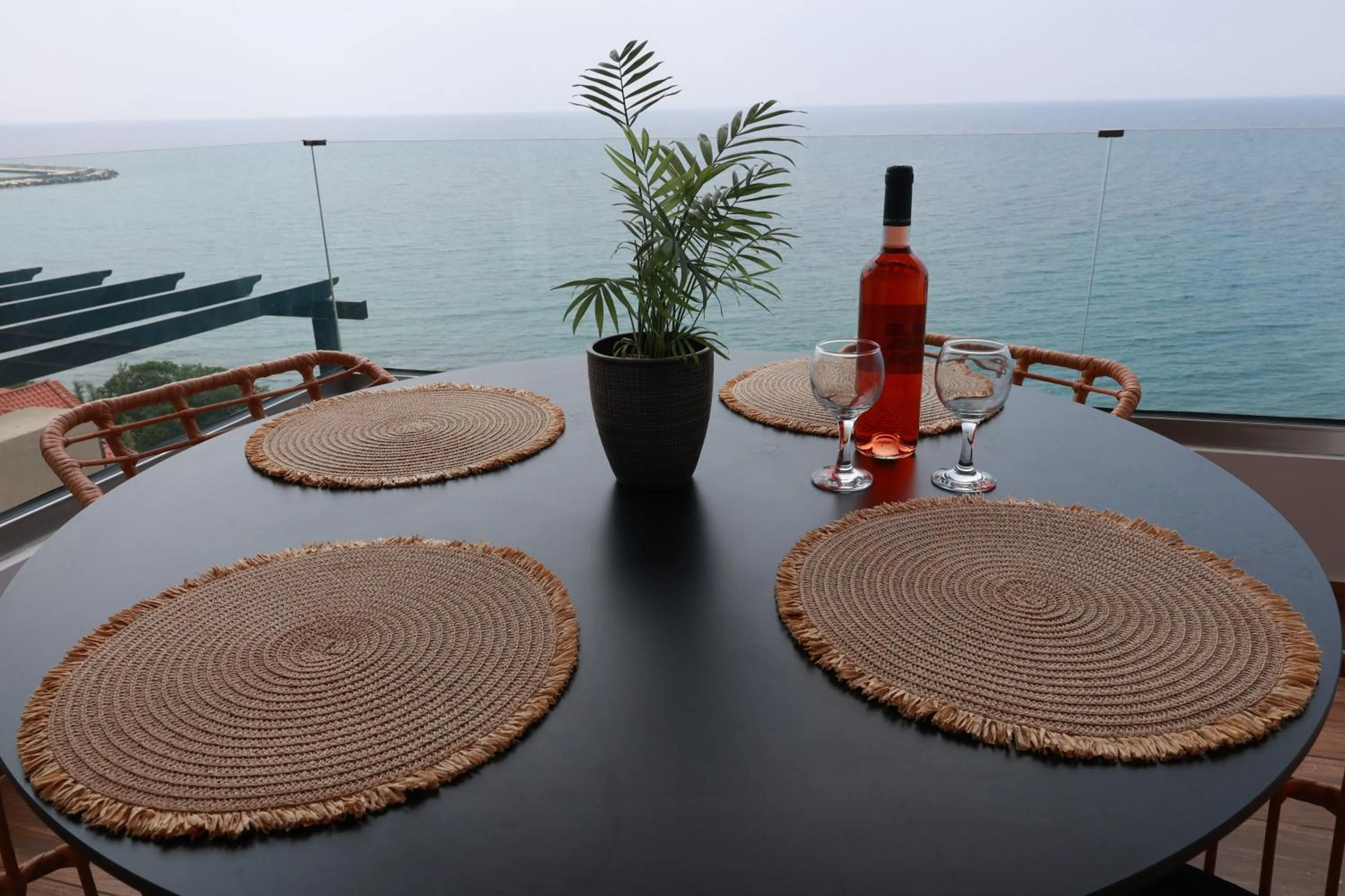 Paris-Irini Studios And Apartments