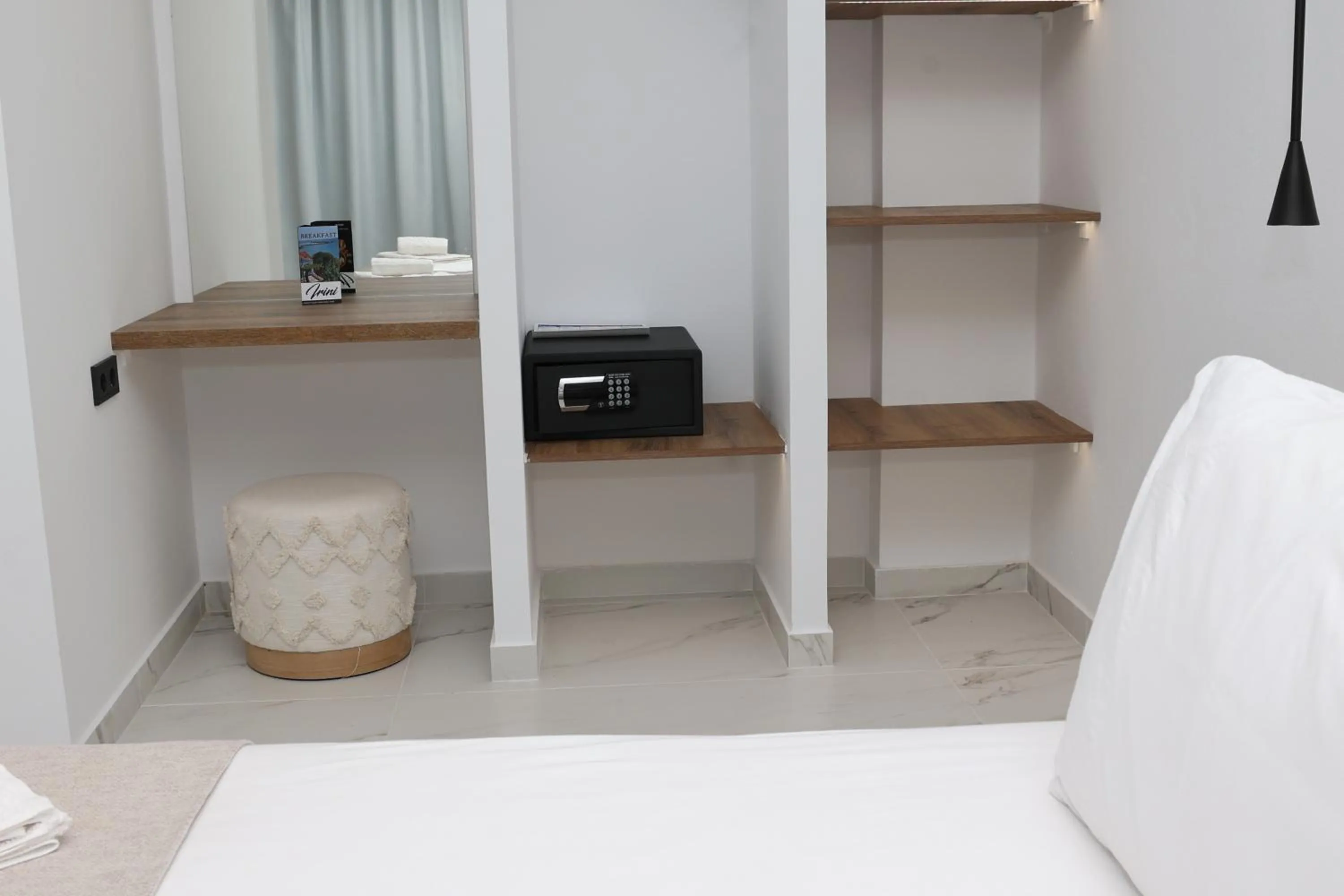 Bed in Paris-Irini Studios And Apartments