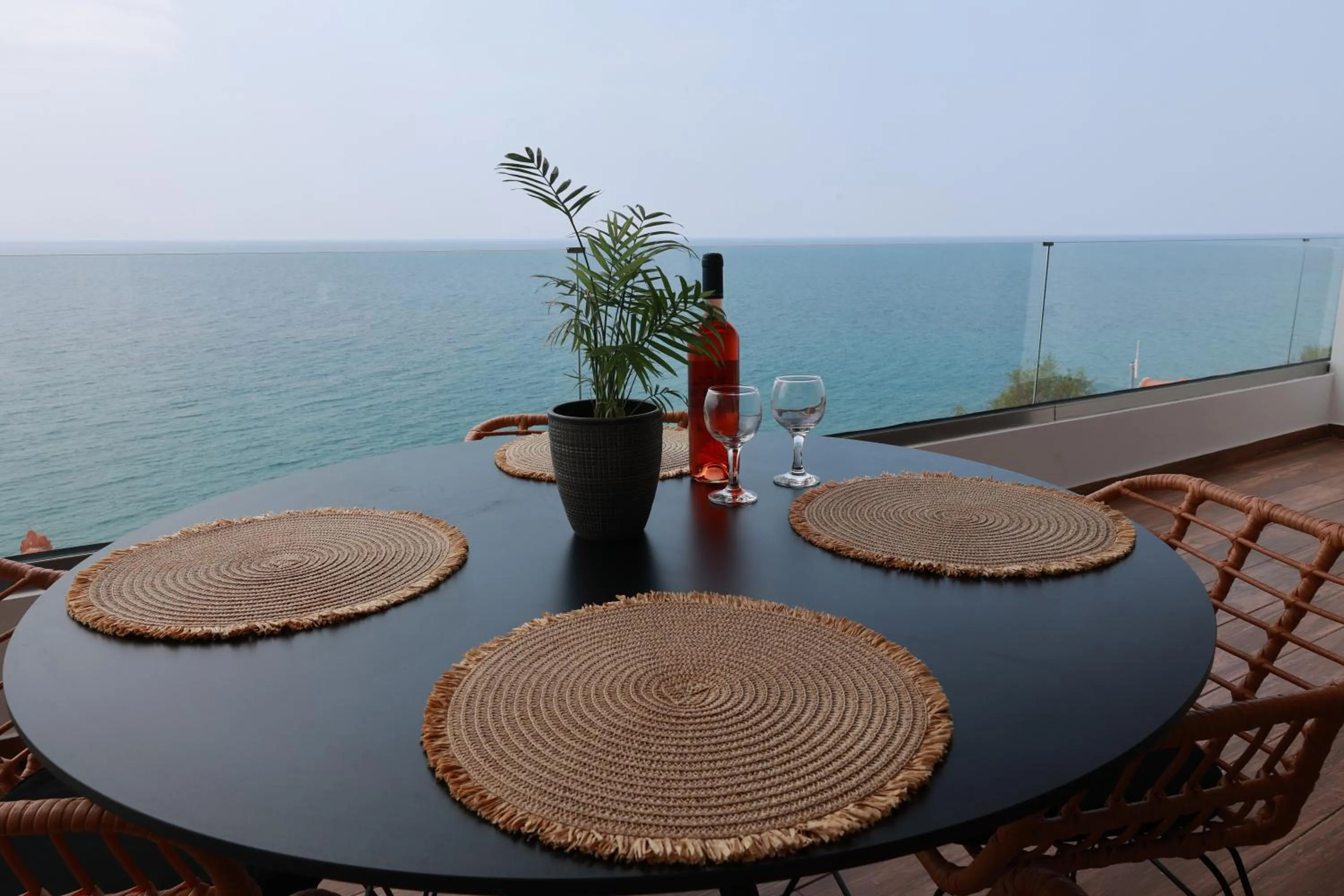 Day in Paris-Irini Studios And Apartments