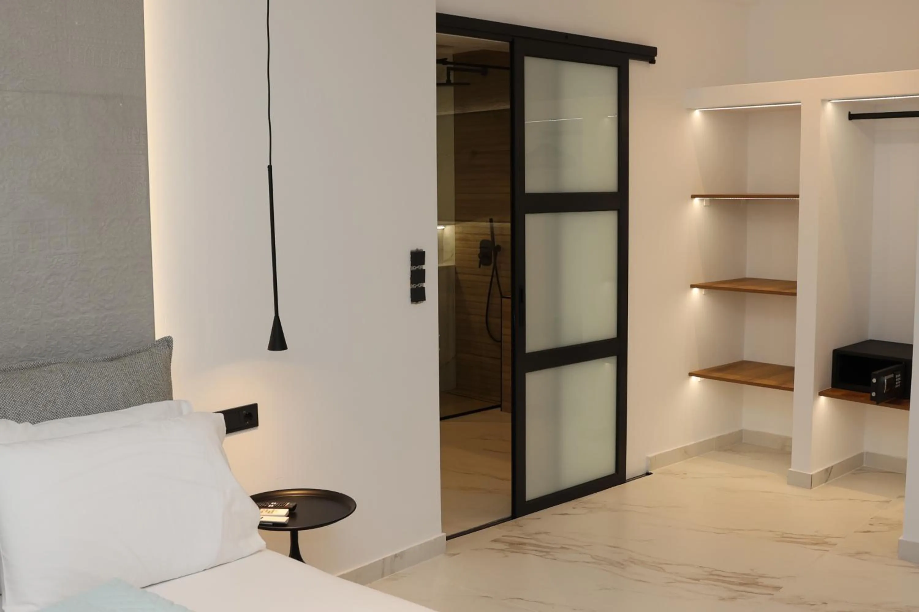 Bed in Paris-Irini Studios And Apartments