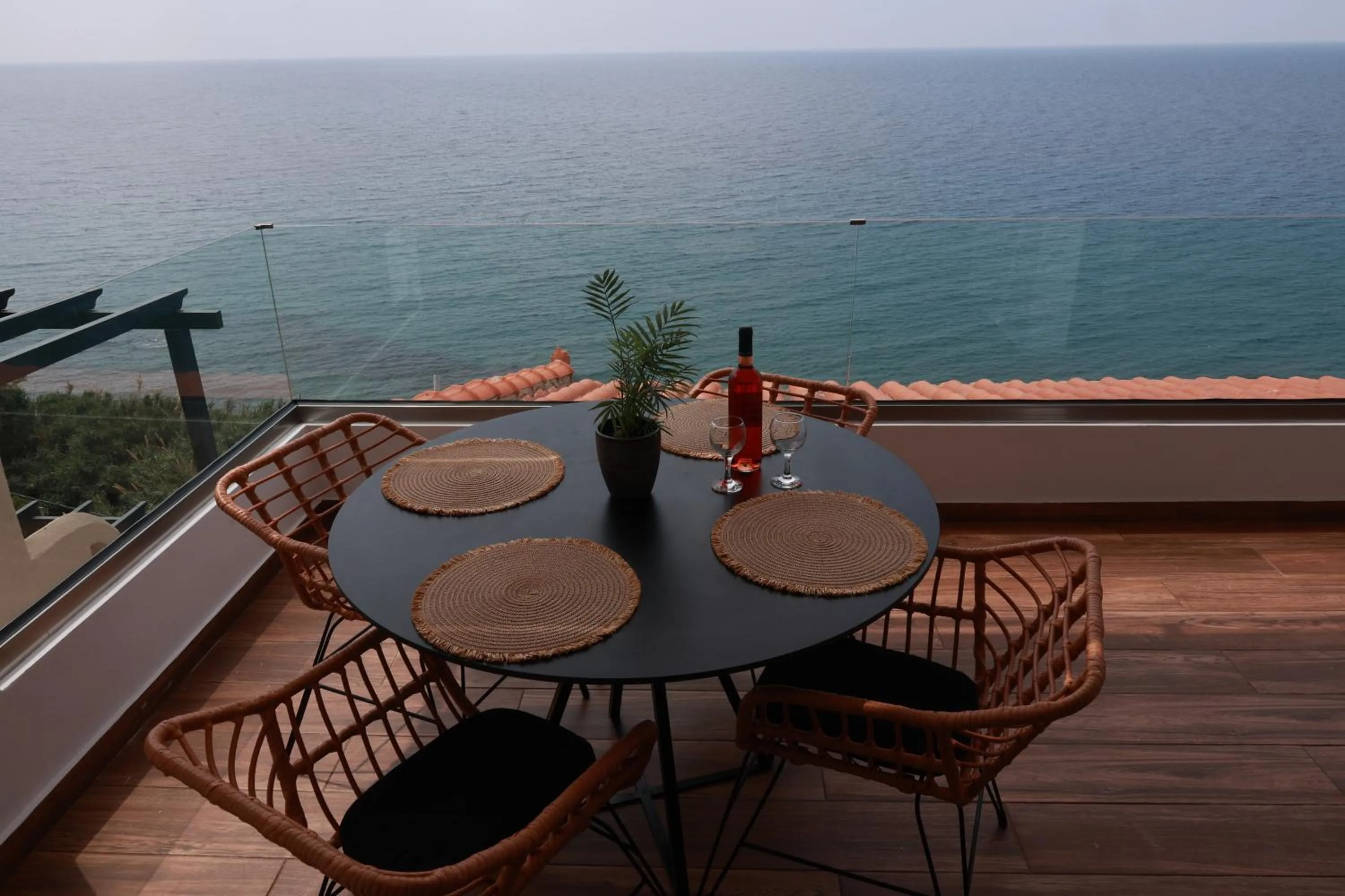 Paris-Irini Studios And Apartments