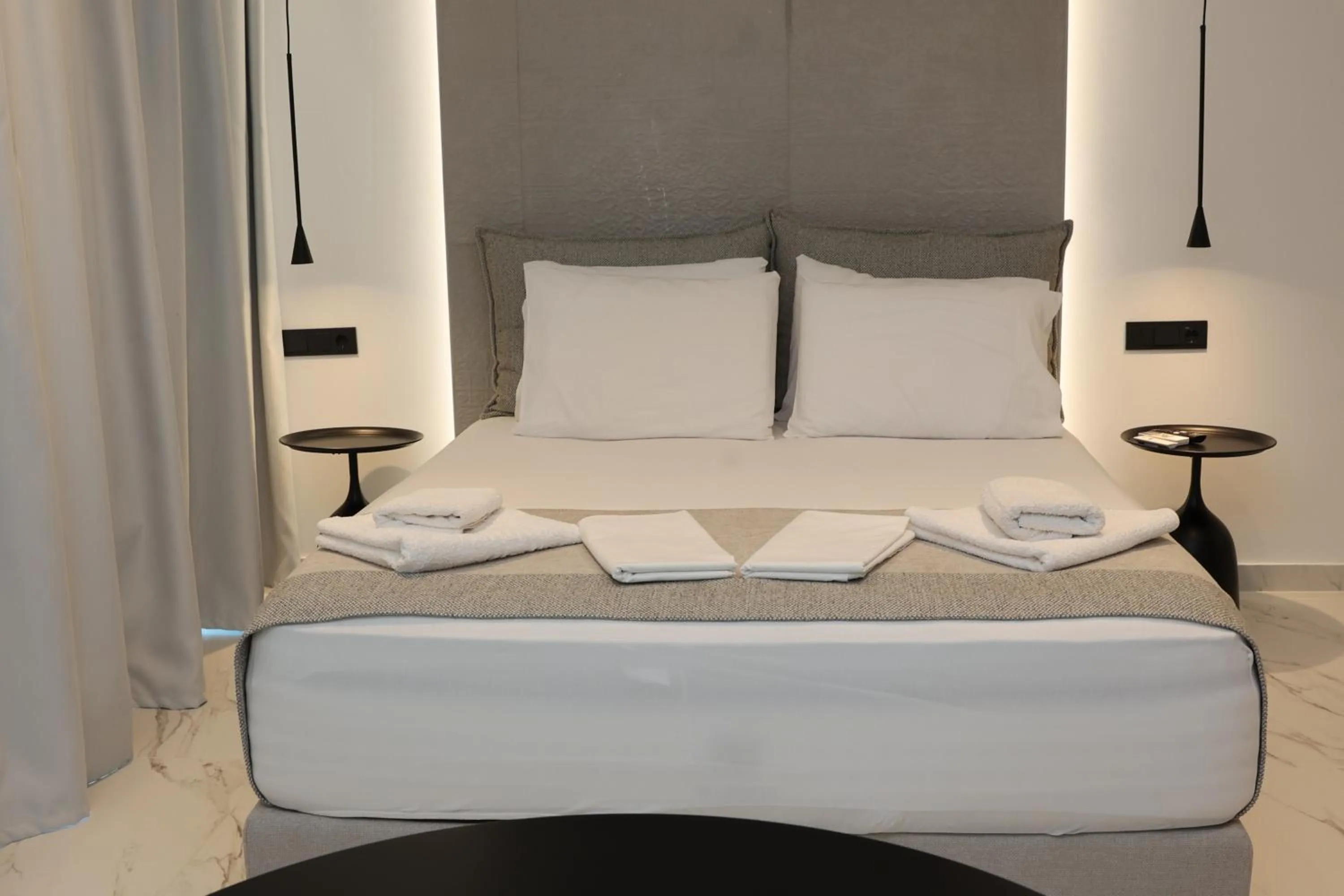 Bed in Paris-Irini Studios And Apartments