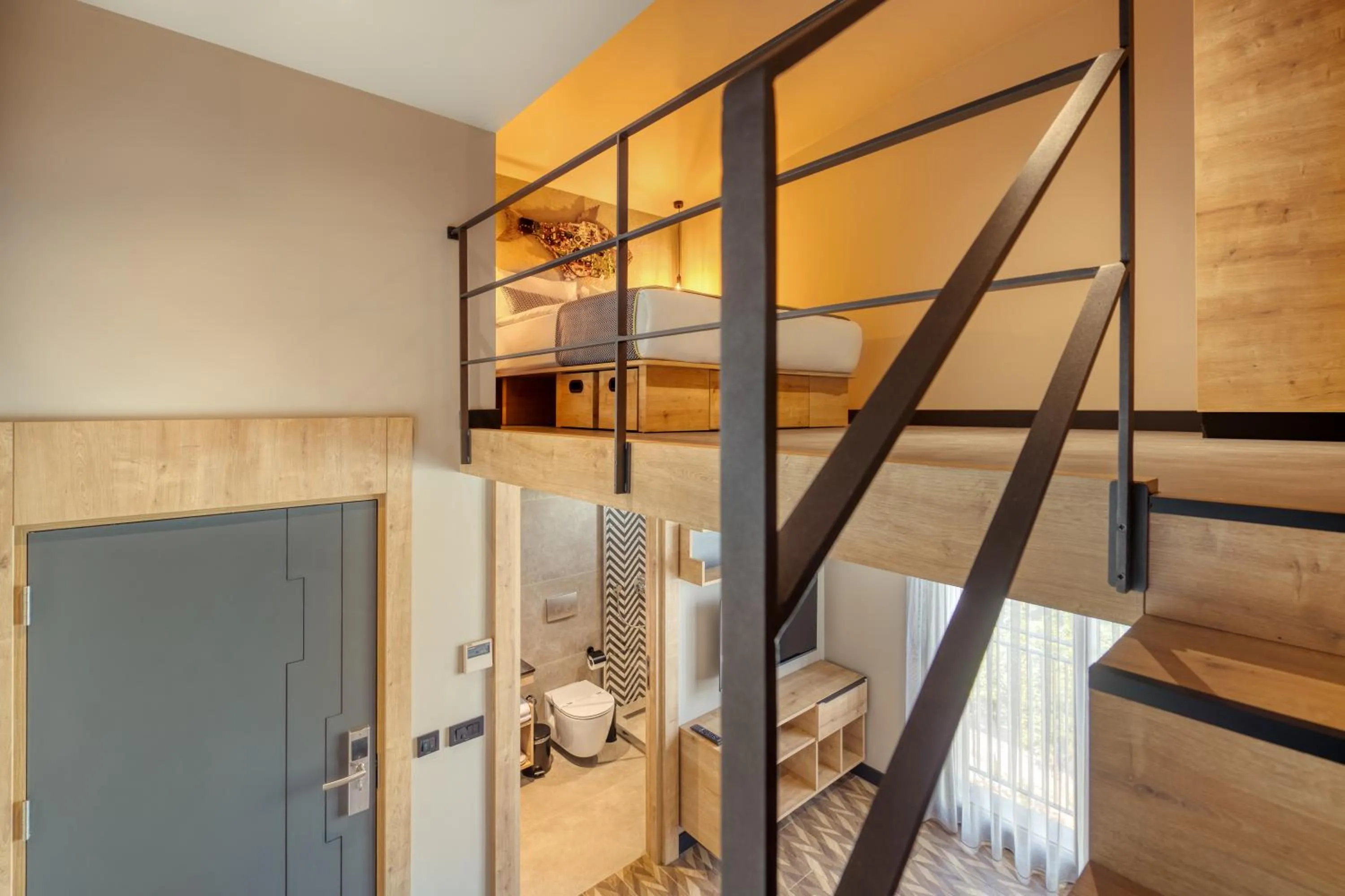 Photo of the whole room, Bed in Trend Suites CYCLE