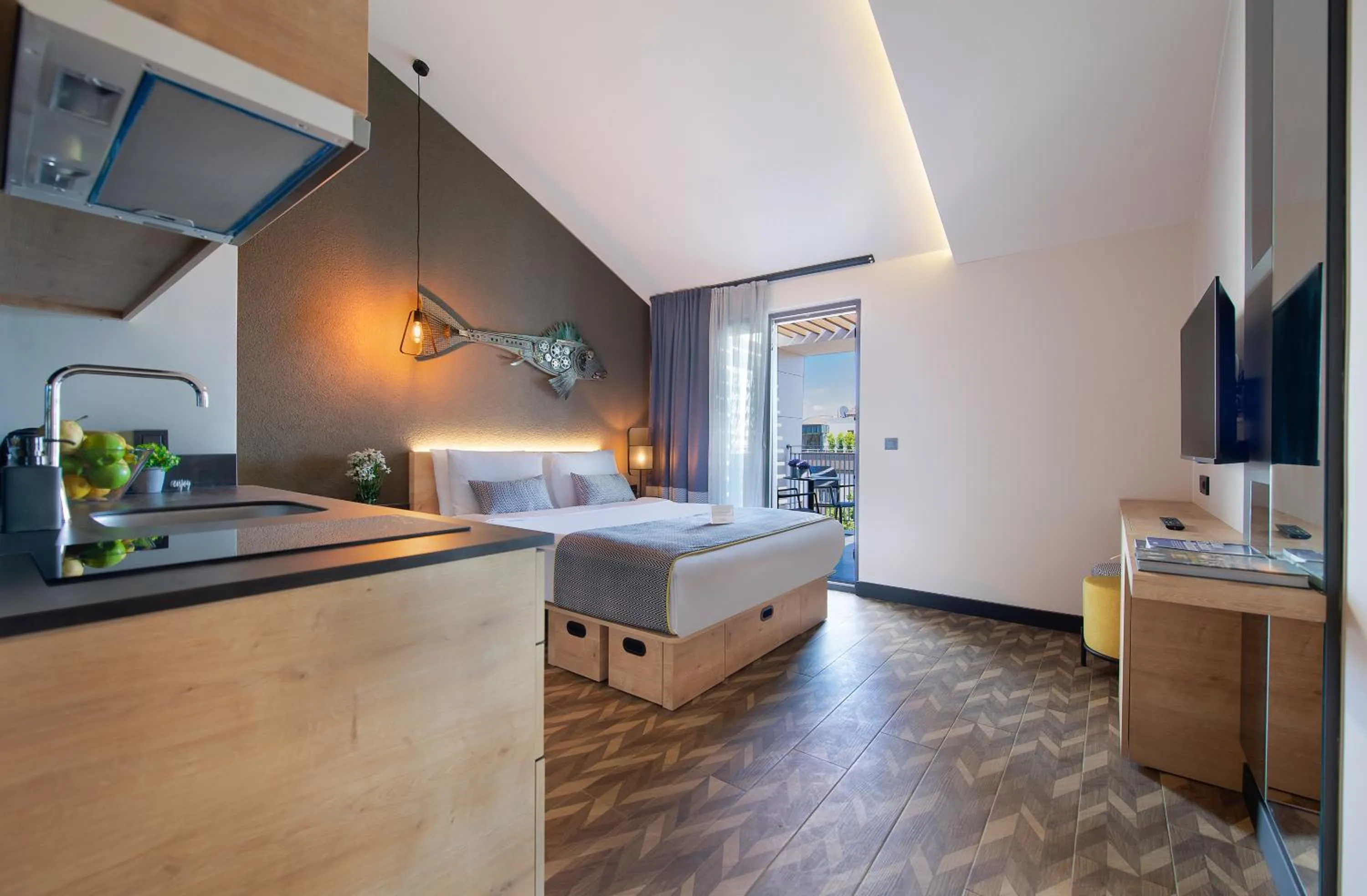 Bedroom, Bed in Trend Suites CYCLE