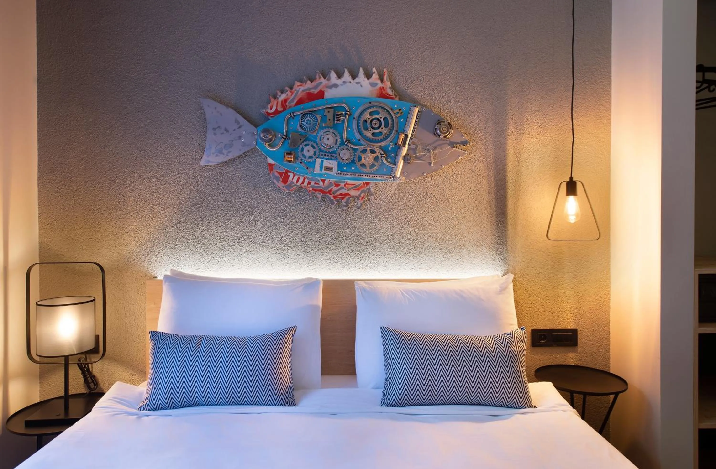 Bedroom, Bed in Trend Suites CYCLE