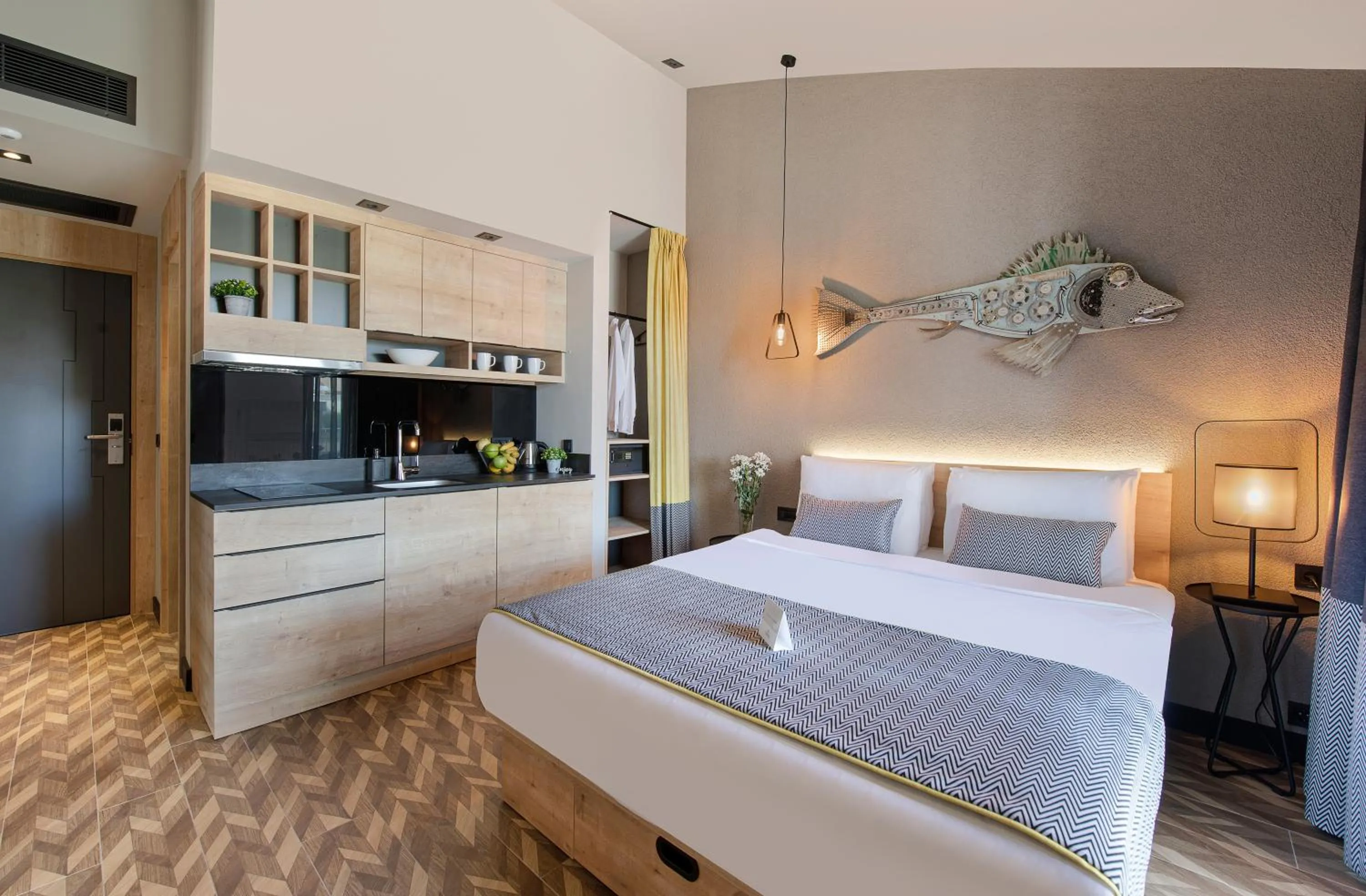 Bedroom, Bed in Trend Suites CYCLE