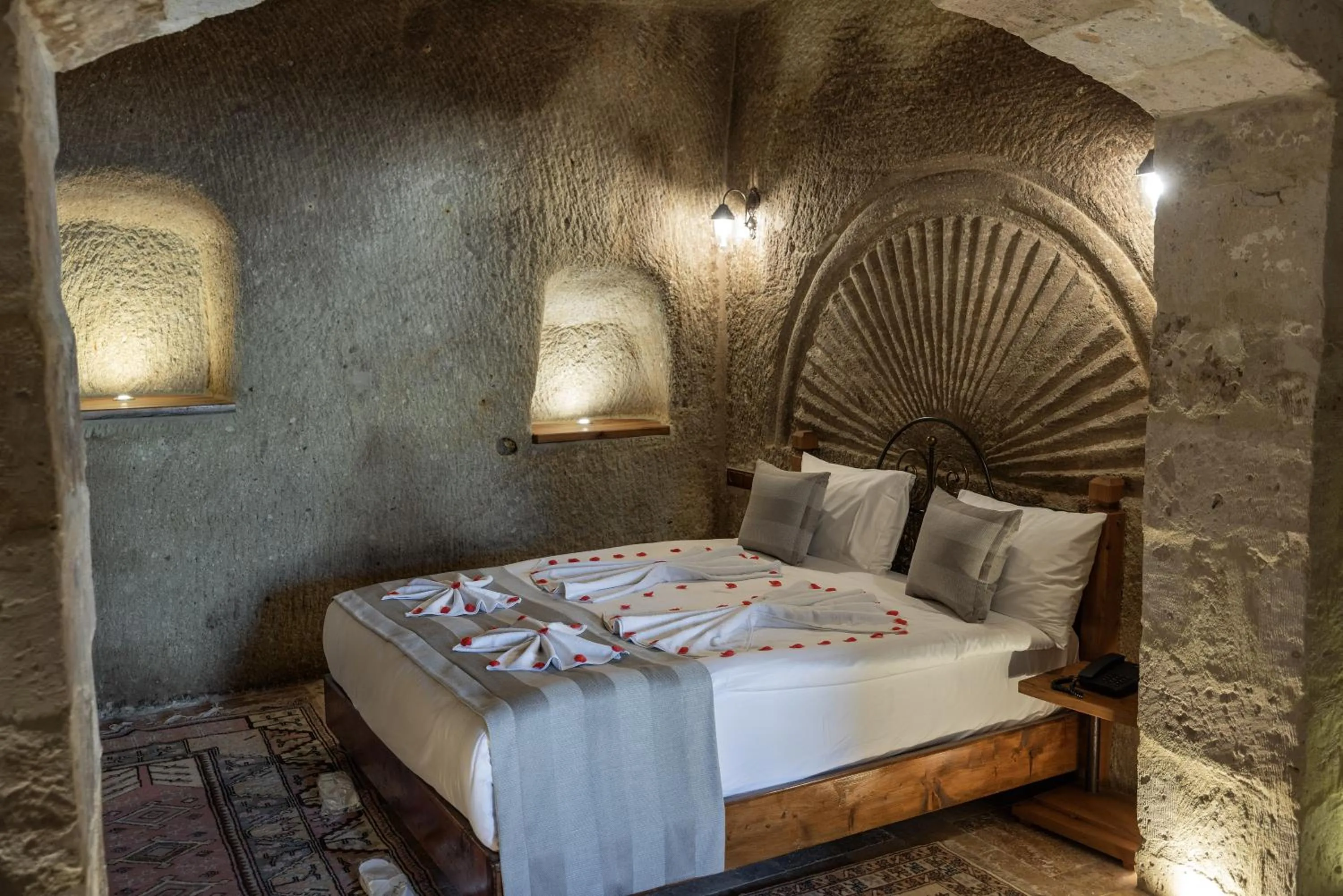 Bedroom, Bed in Sarnich Cave Suites
