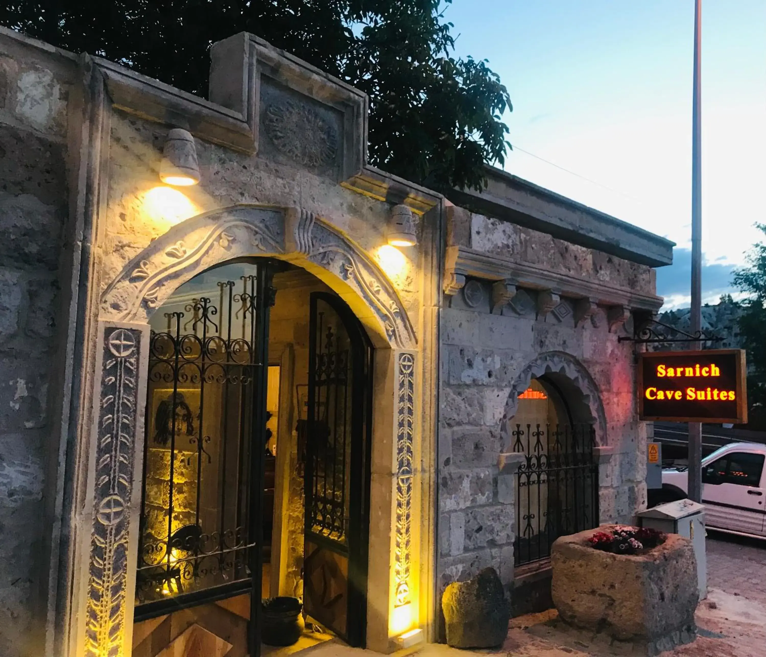 Sarnich Cave Suites Sarnich Cave Suites