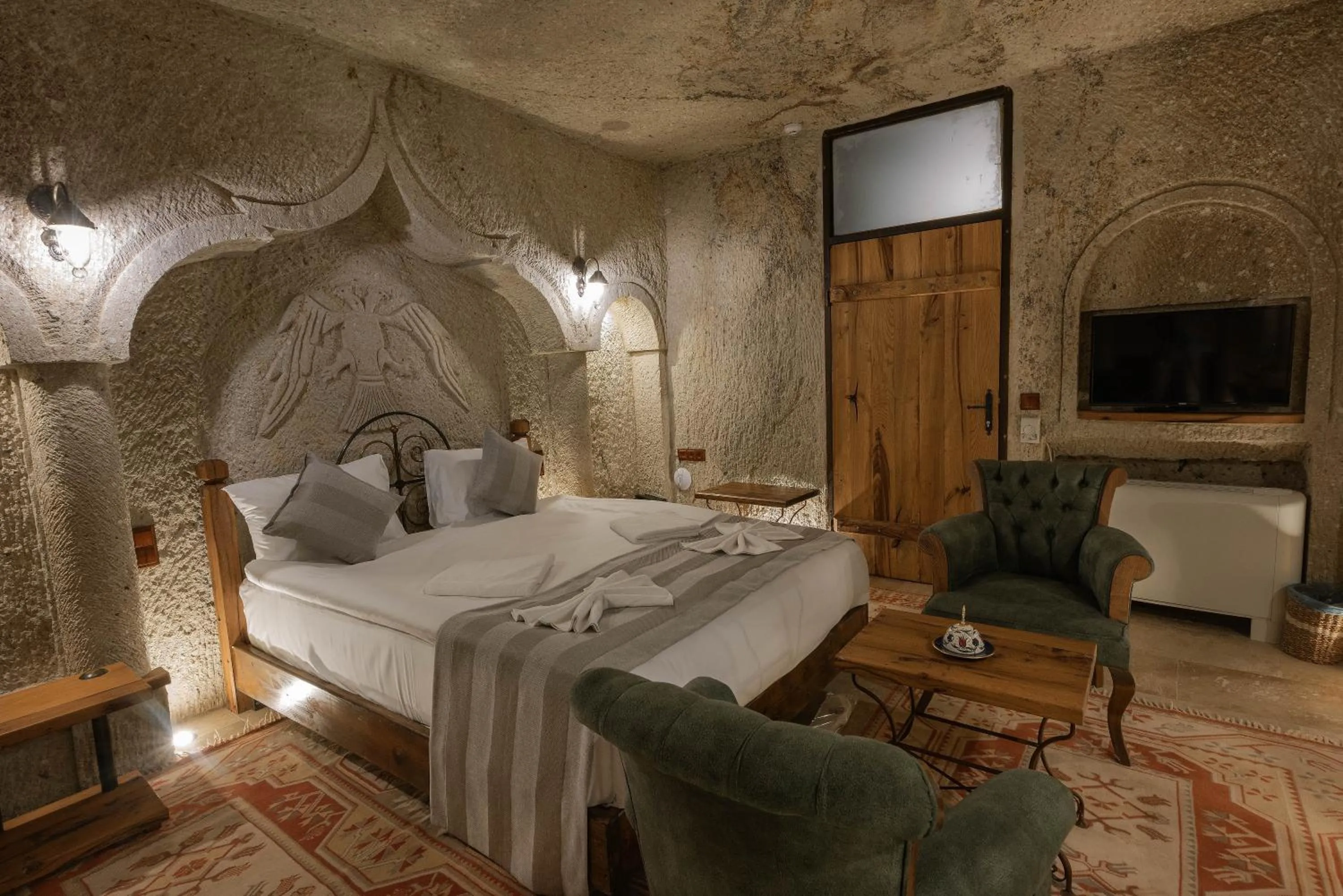 Bedroom, Bed in Sarnich Cave Suites