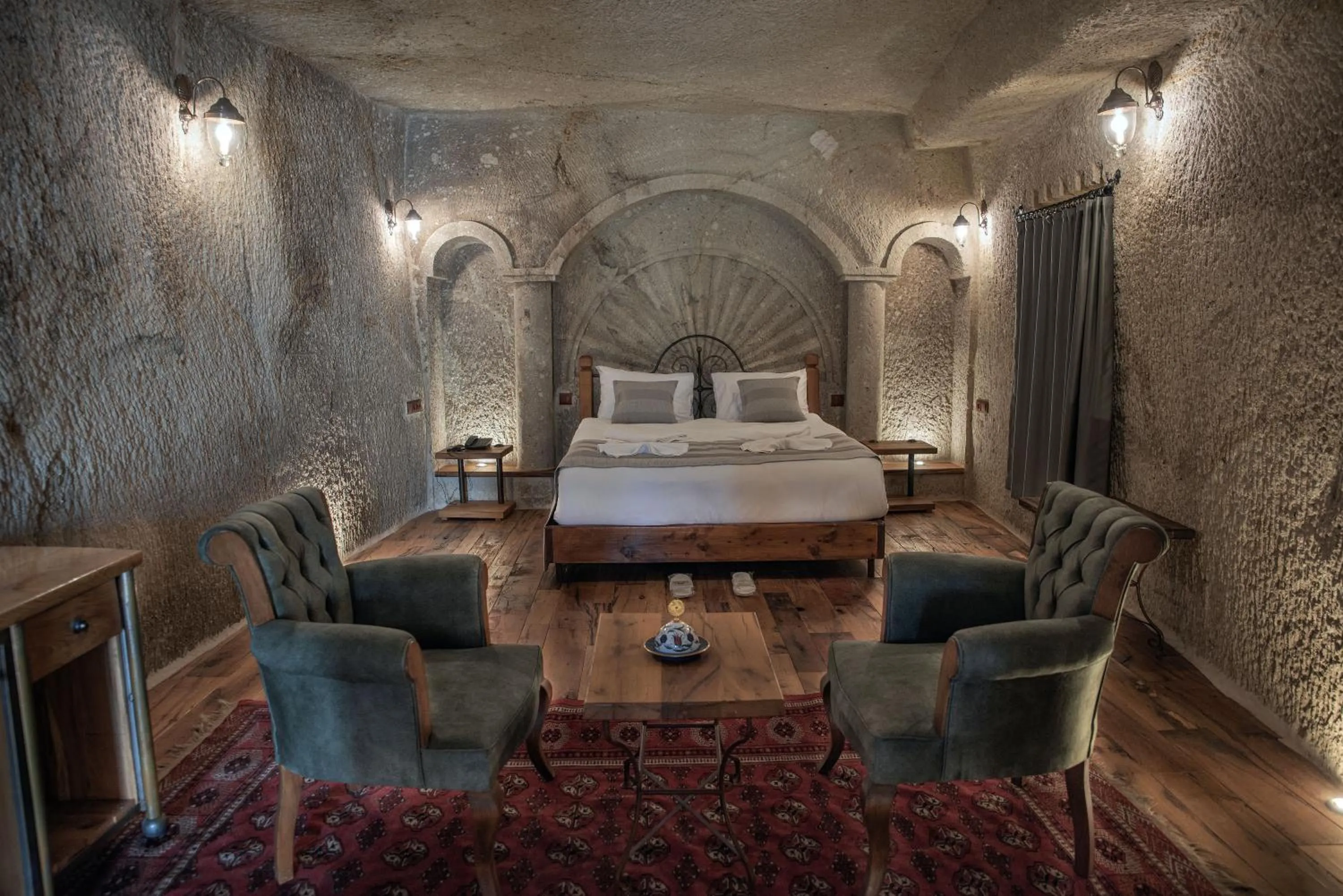 Seating area, Bed in Sarnich Cave Suites