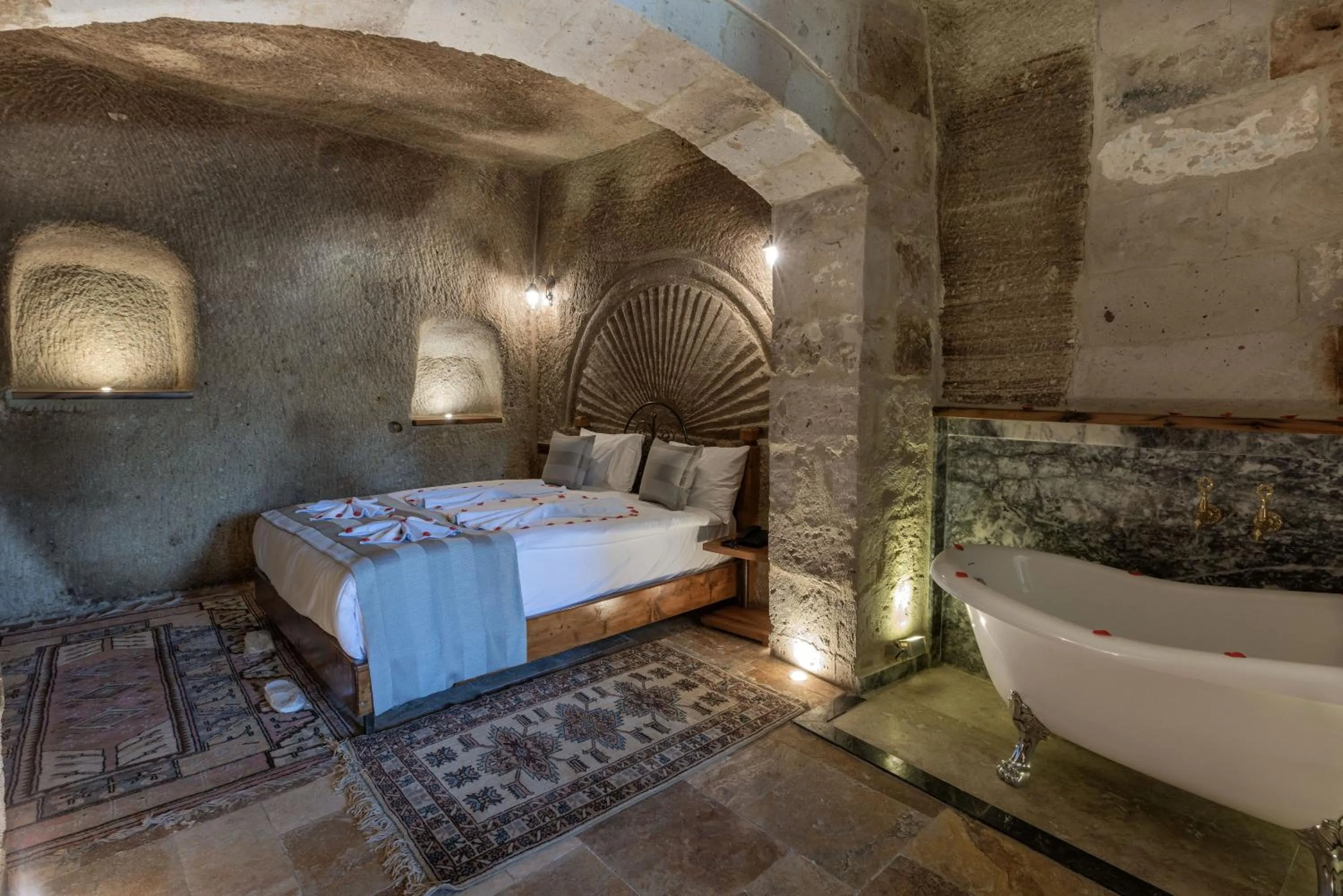 Bed in Sarnich Cave Suites