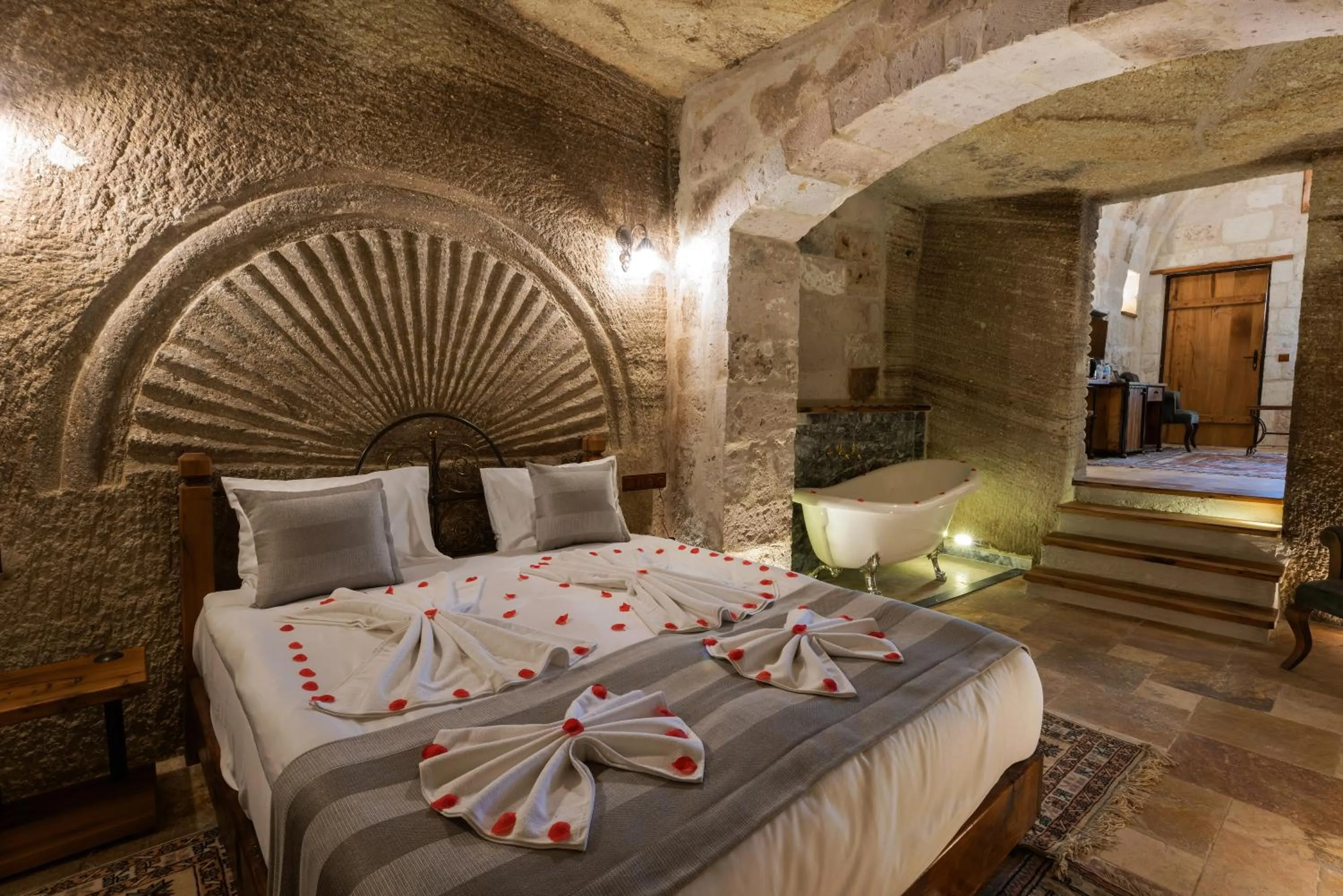 Bedroom, Bed in Sarnich Cave Suites