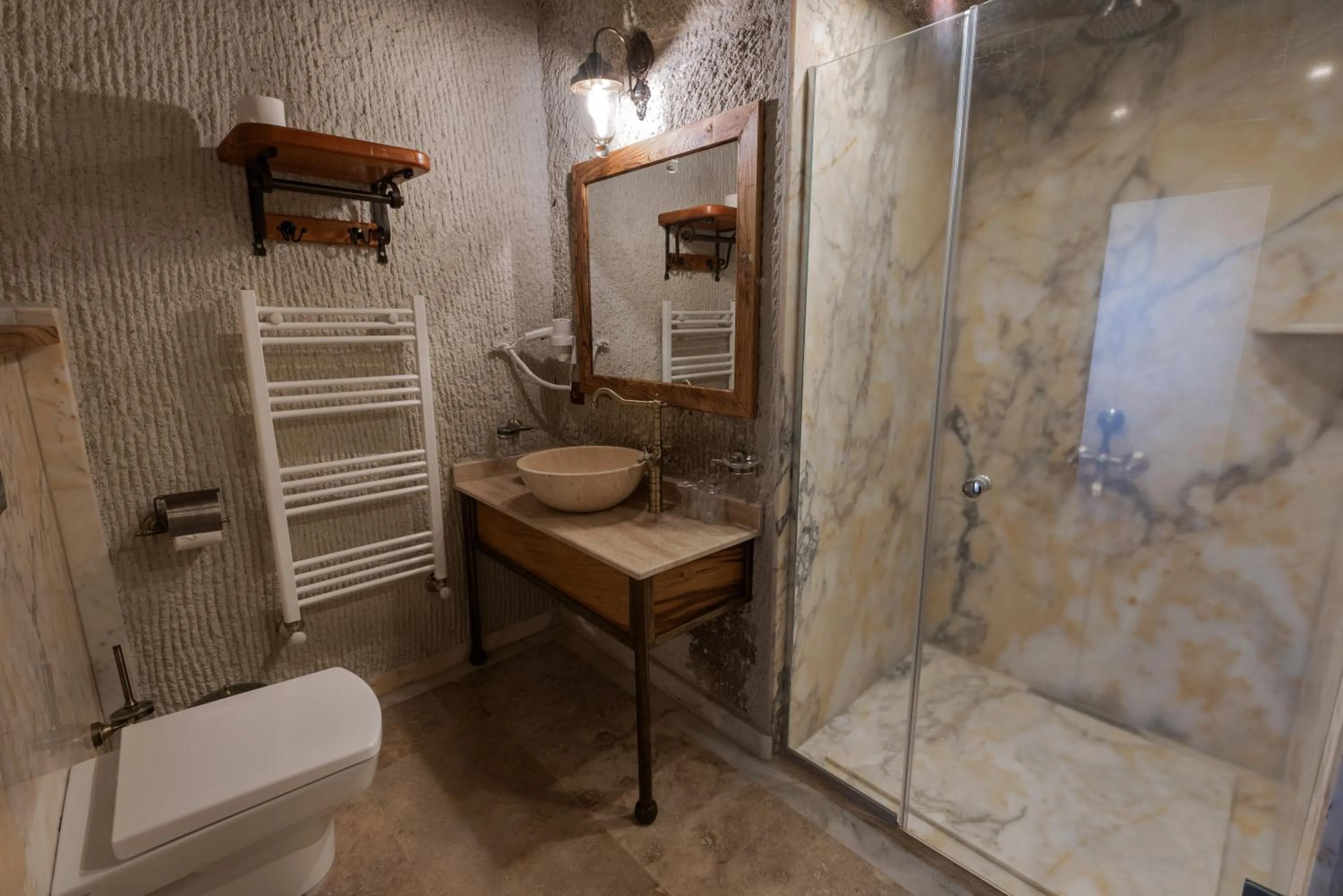 Bathroom in Sarnich Cave Suites