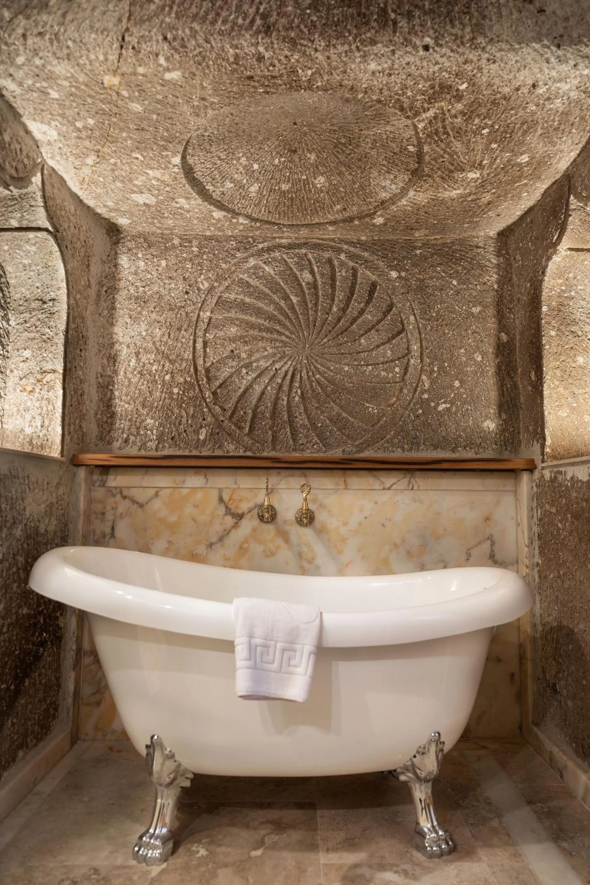 Bathroom in Sarnich Cave Suites