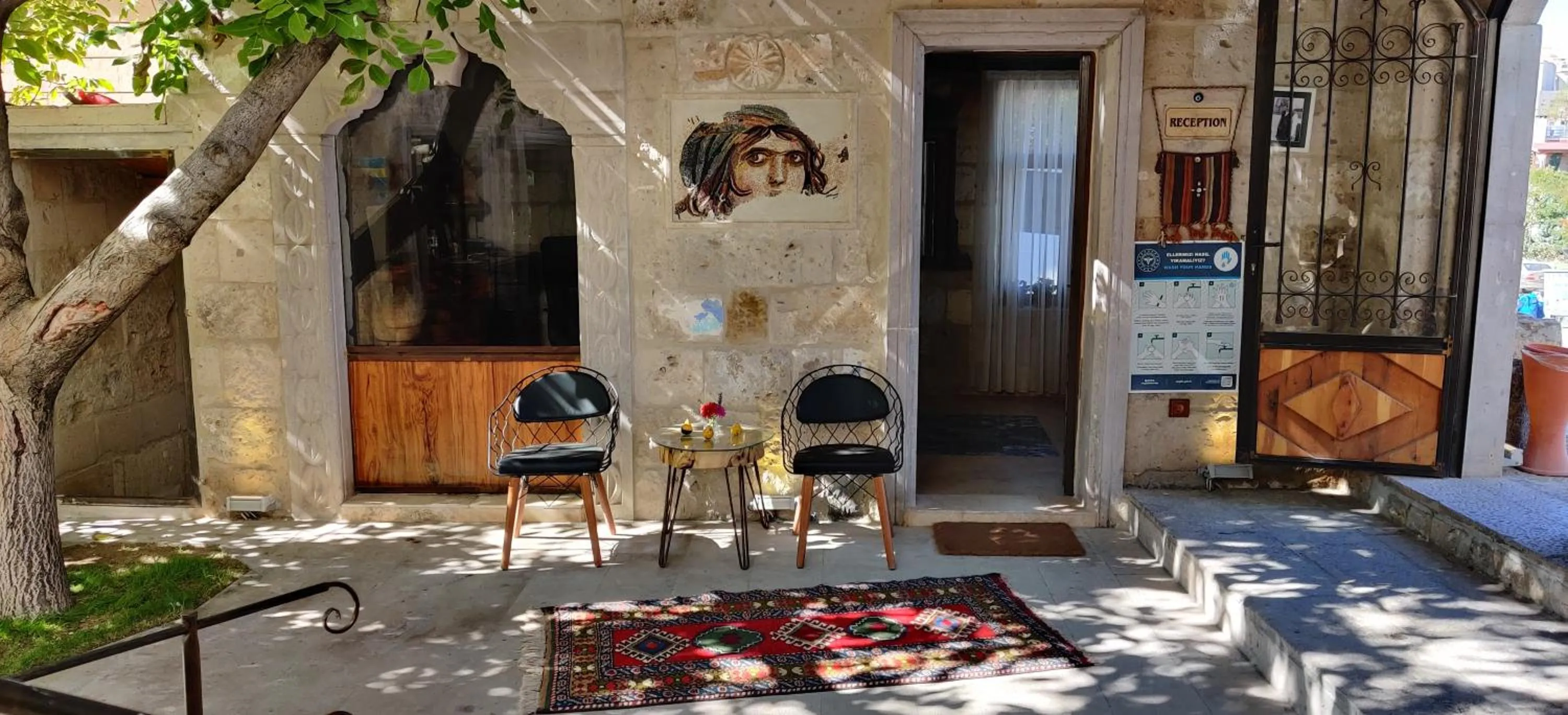 Lobby or reception in Sarnich Cave Suites