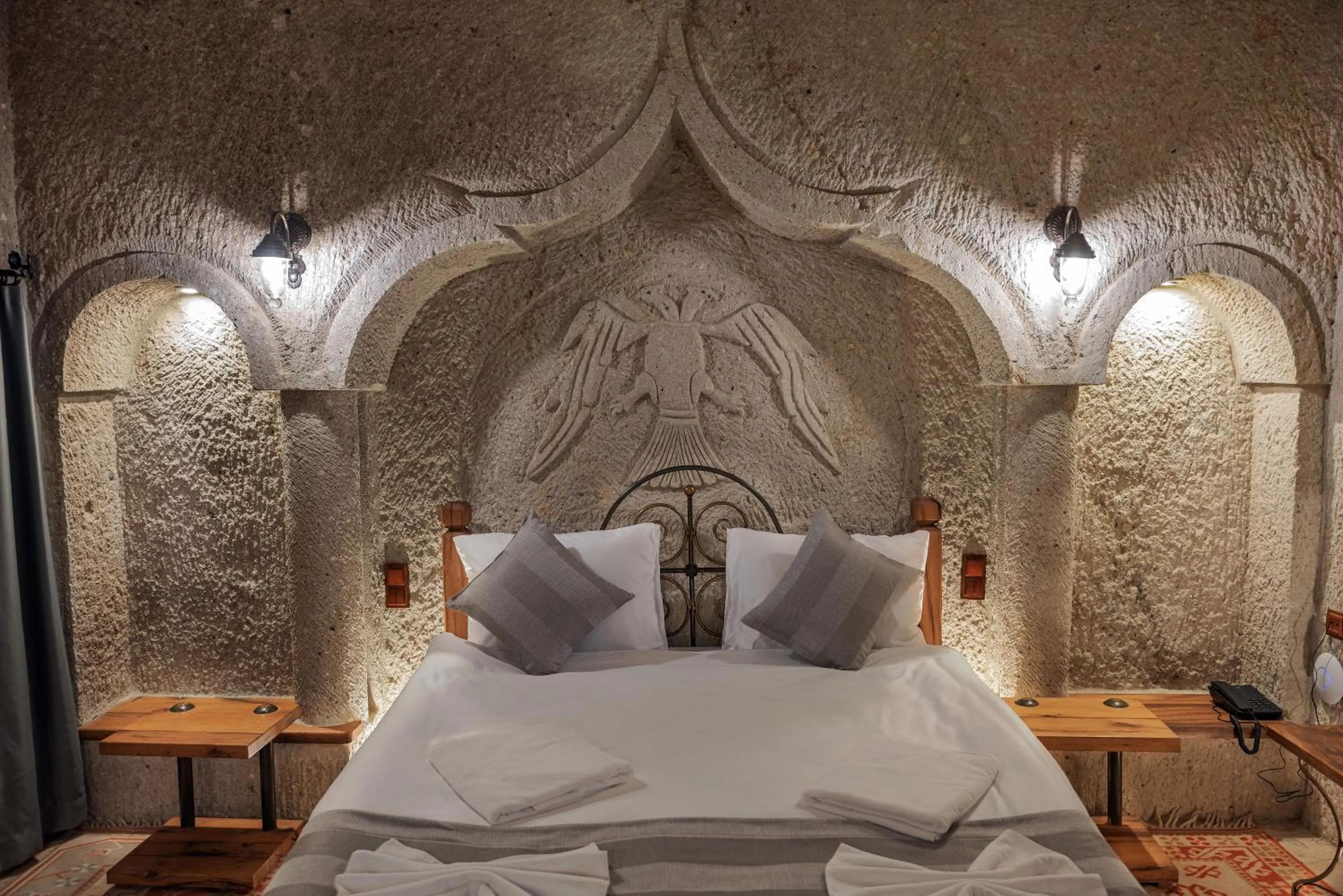 Bedroom, Bed in Sarnich Cave Suites