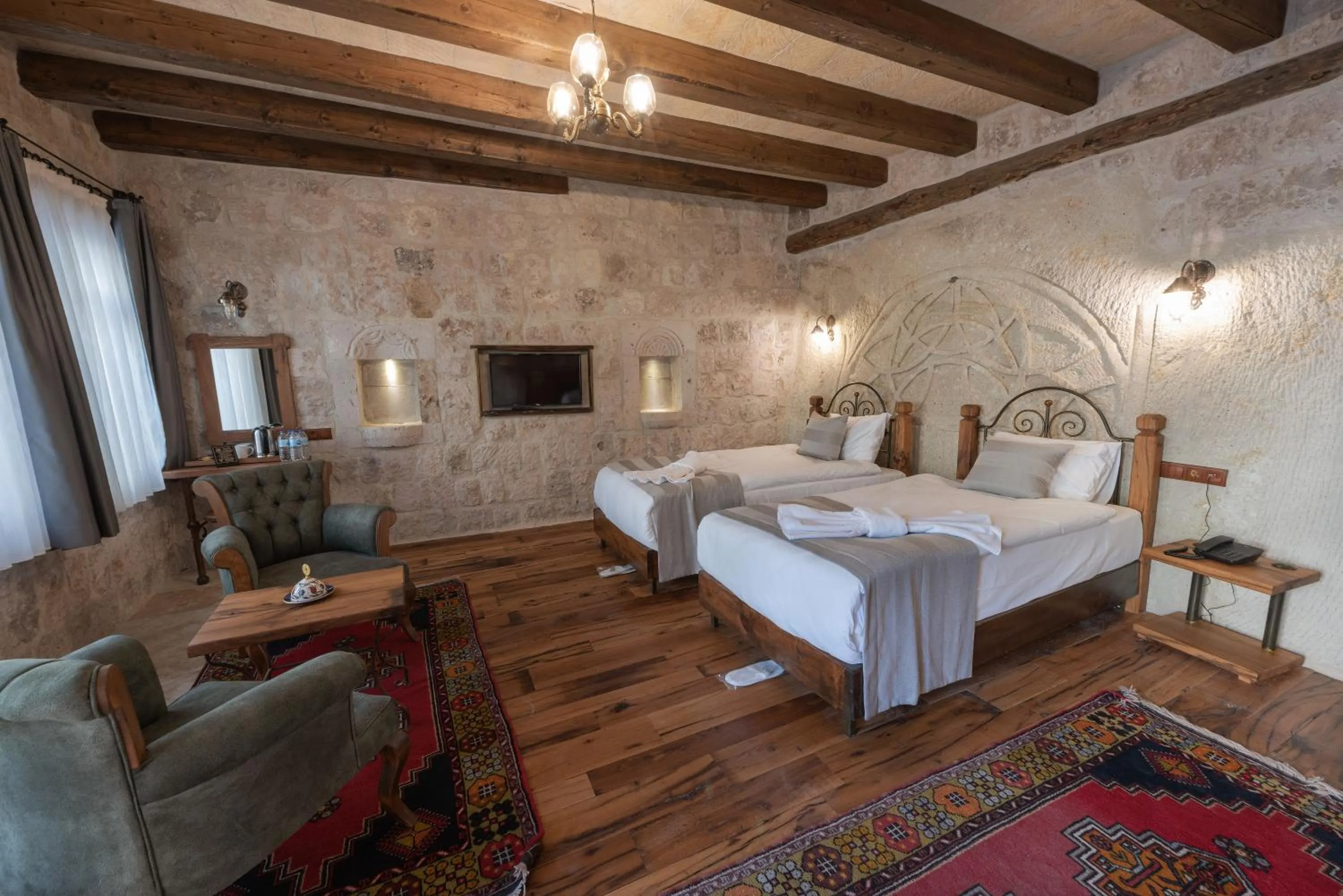 Bedroom, Bed in Sarnich Cave Suites
