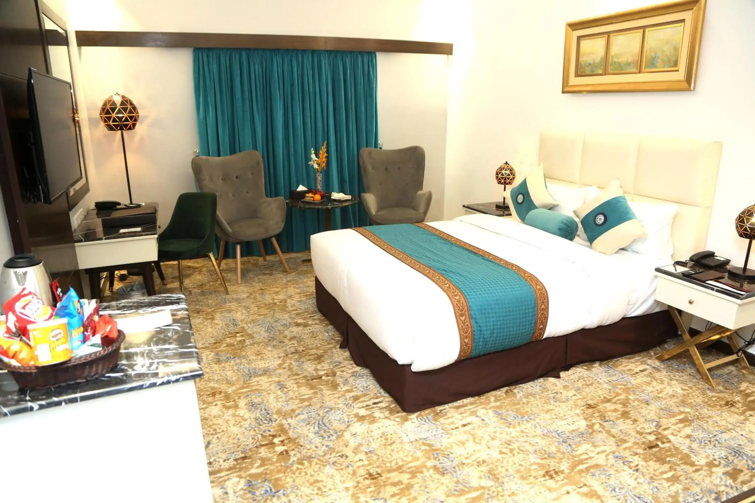 Deluxe Queen in Faletti's Grand Hotel Multan Deluxe Queen in Faletti's Grand Hotel Multan