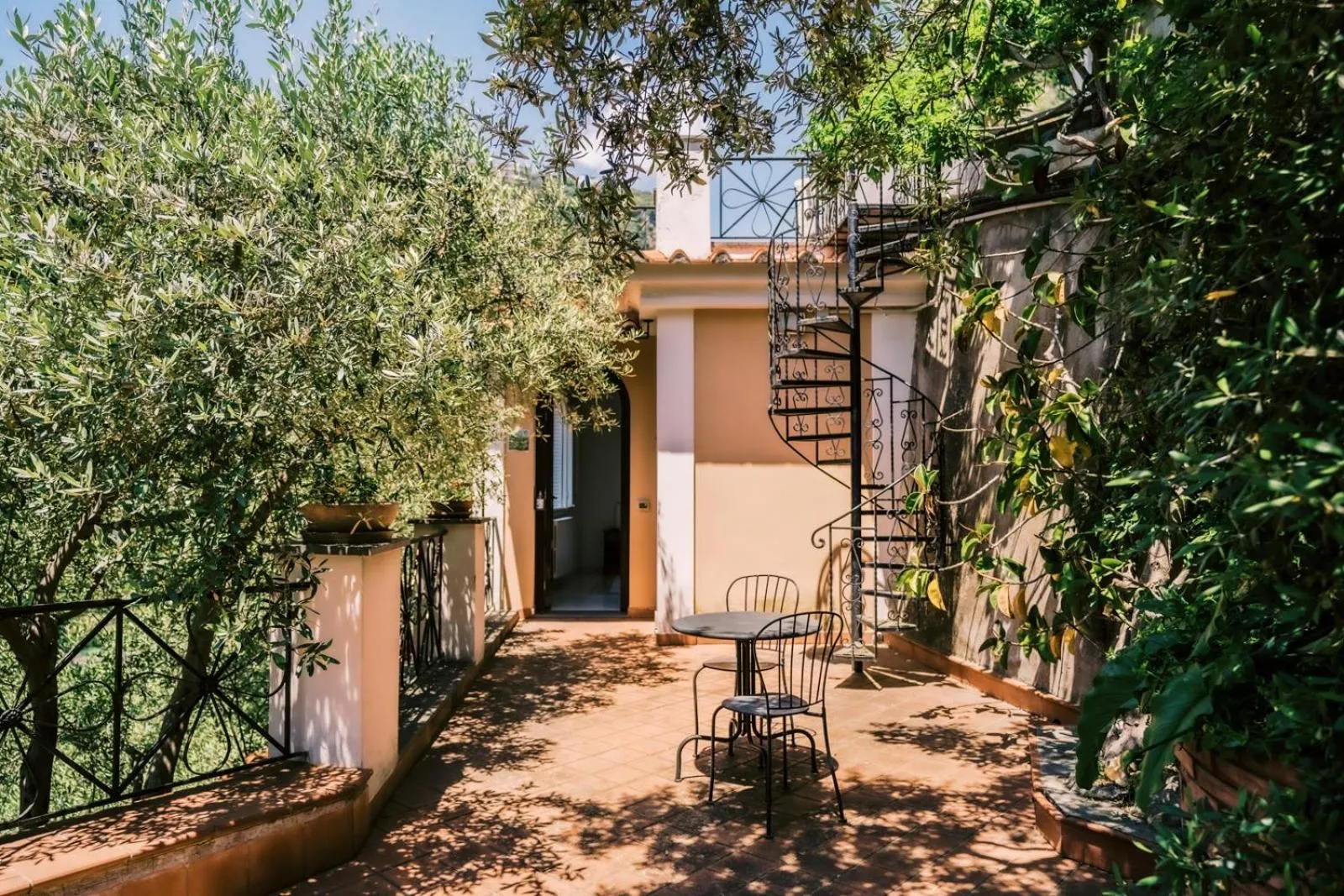 Patio in Residence Villa Rosa