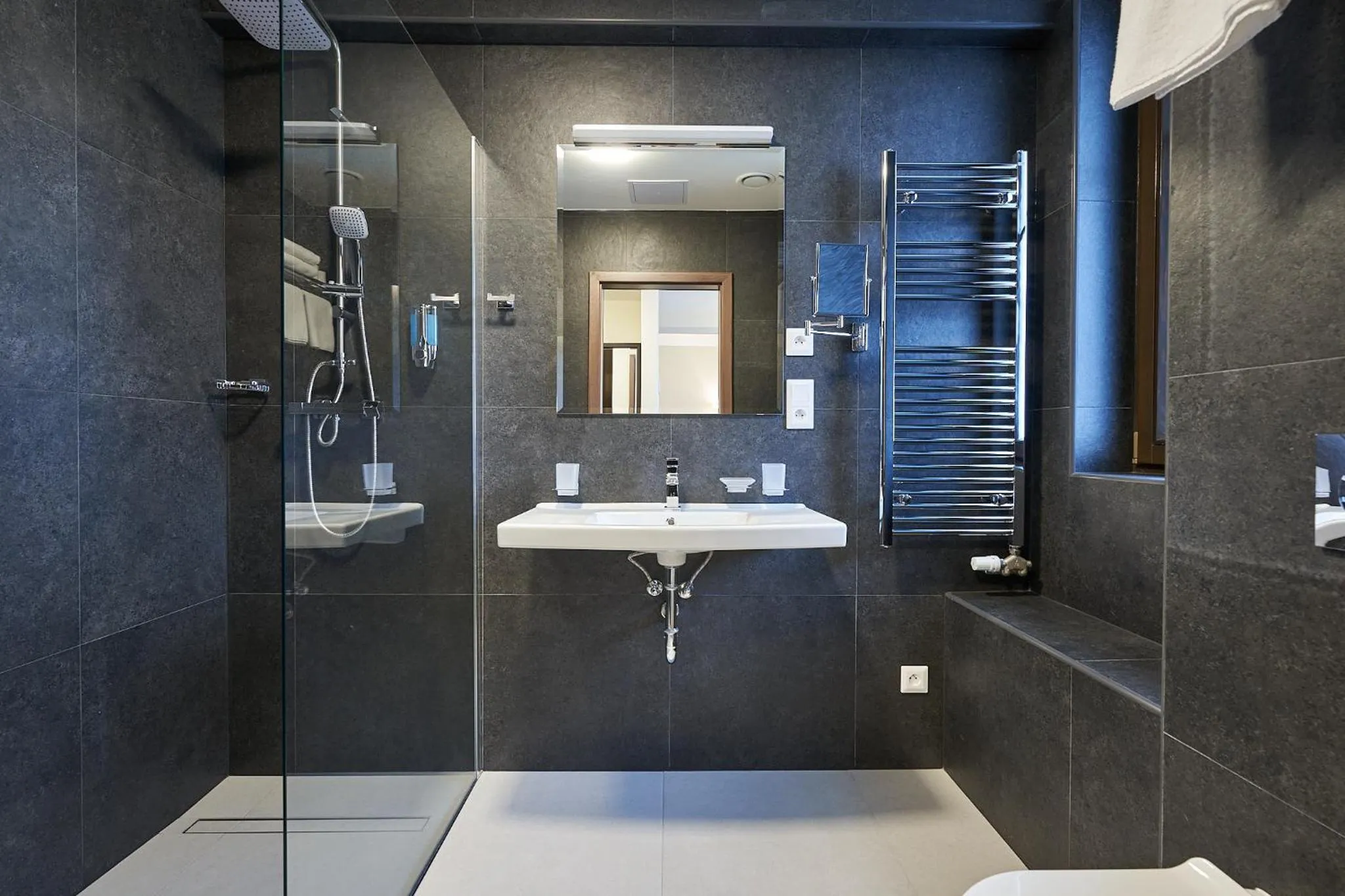 Bathroom in Wellness Hotel Queens