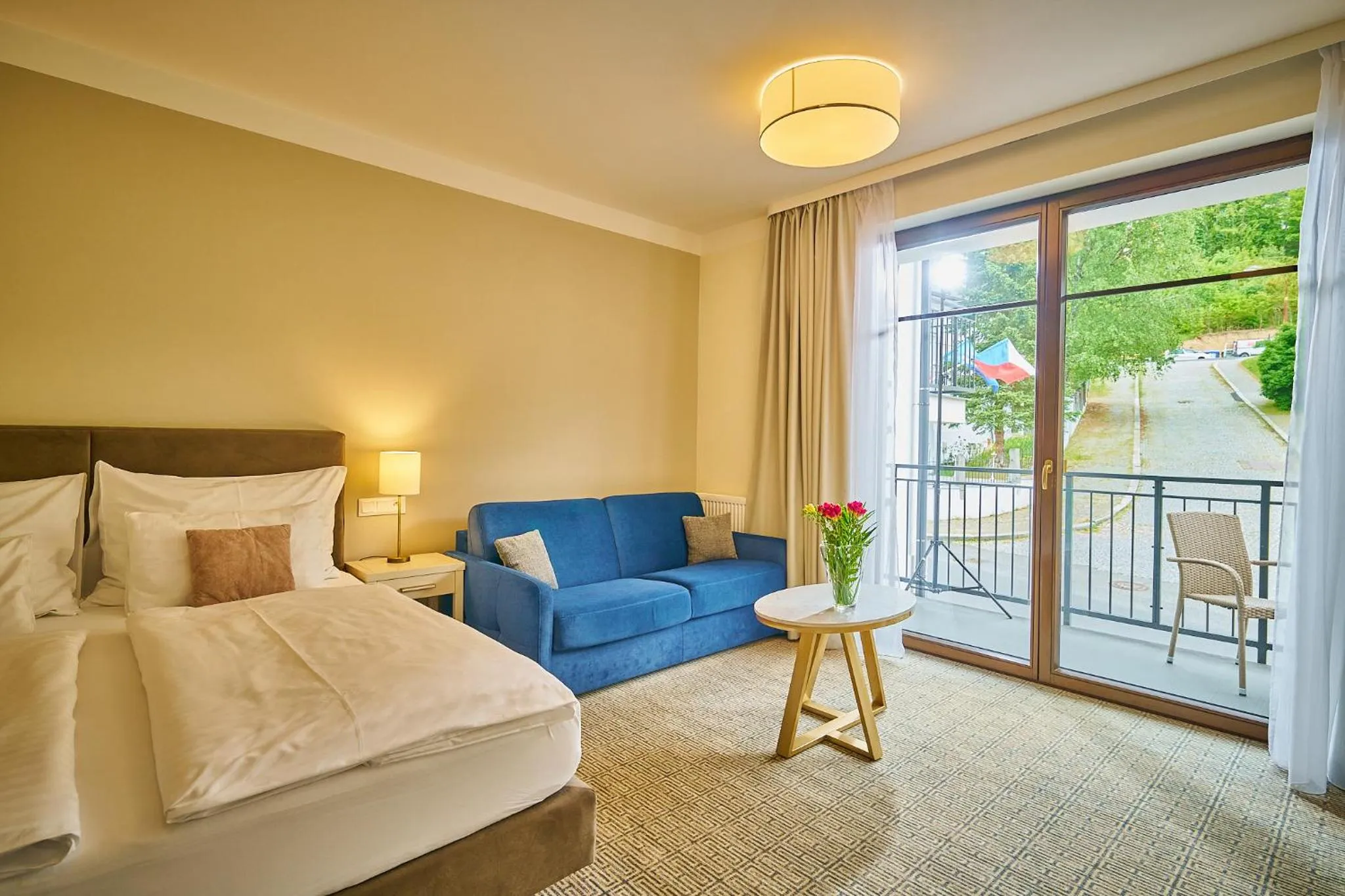 Seating area, Bed in Wellness Hotel Queens