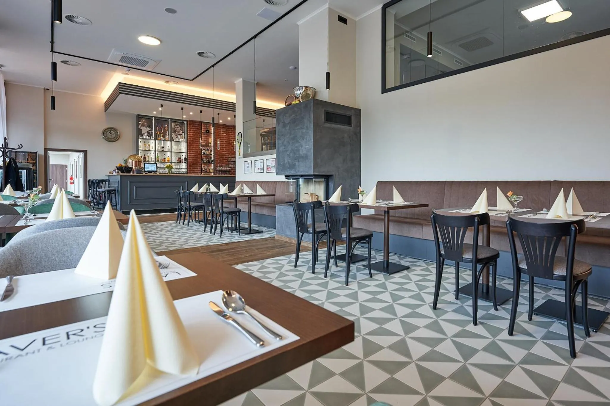 Restaurant/places to eat in Wellness Hotel Queens