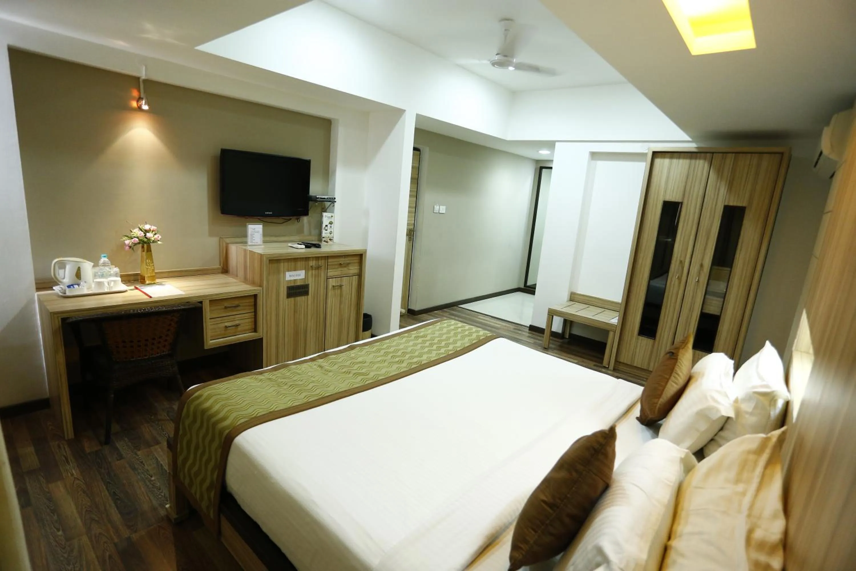 Bedroom, Bed in Hotel City Centre Residency