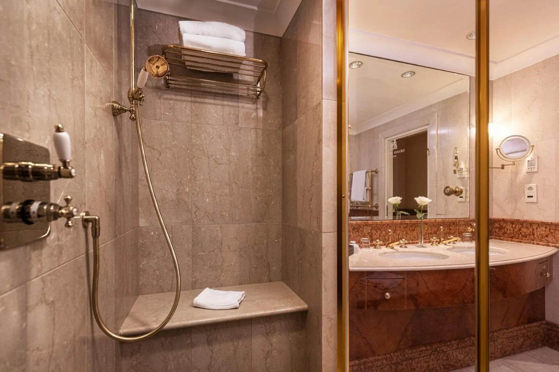 Shower in Eurostars Grand Hotel Wien