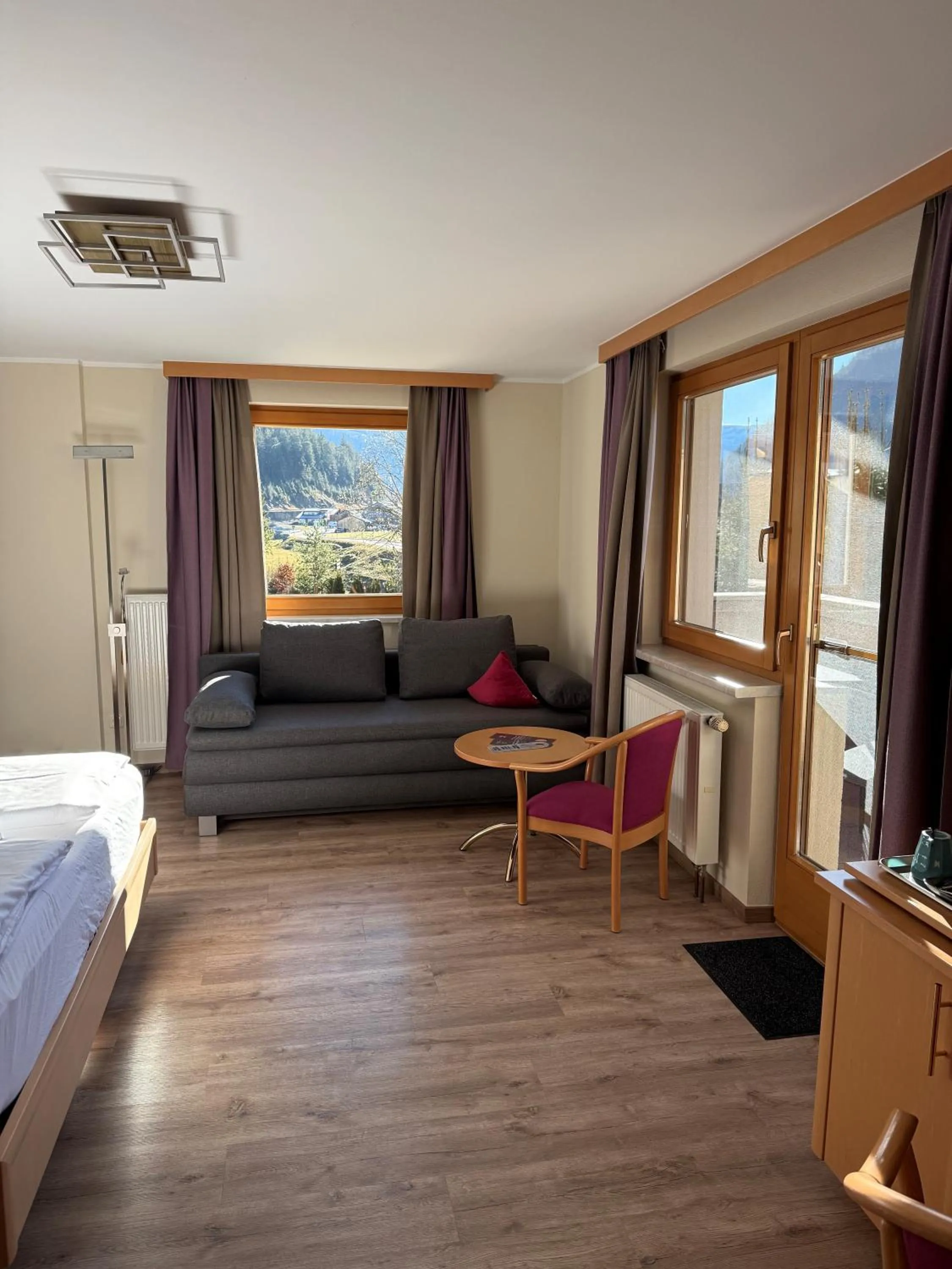 Seating area, Bed in Boutiquehotel Acherl