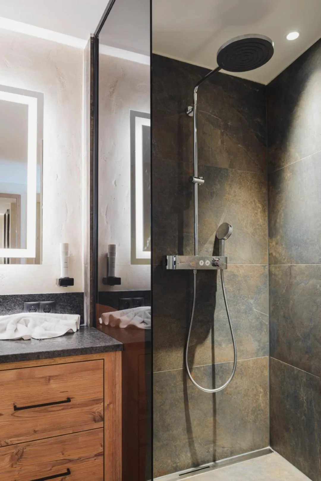 Shower in Hotel Acherl