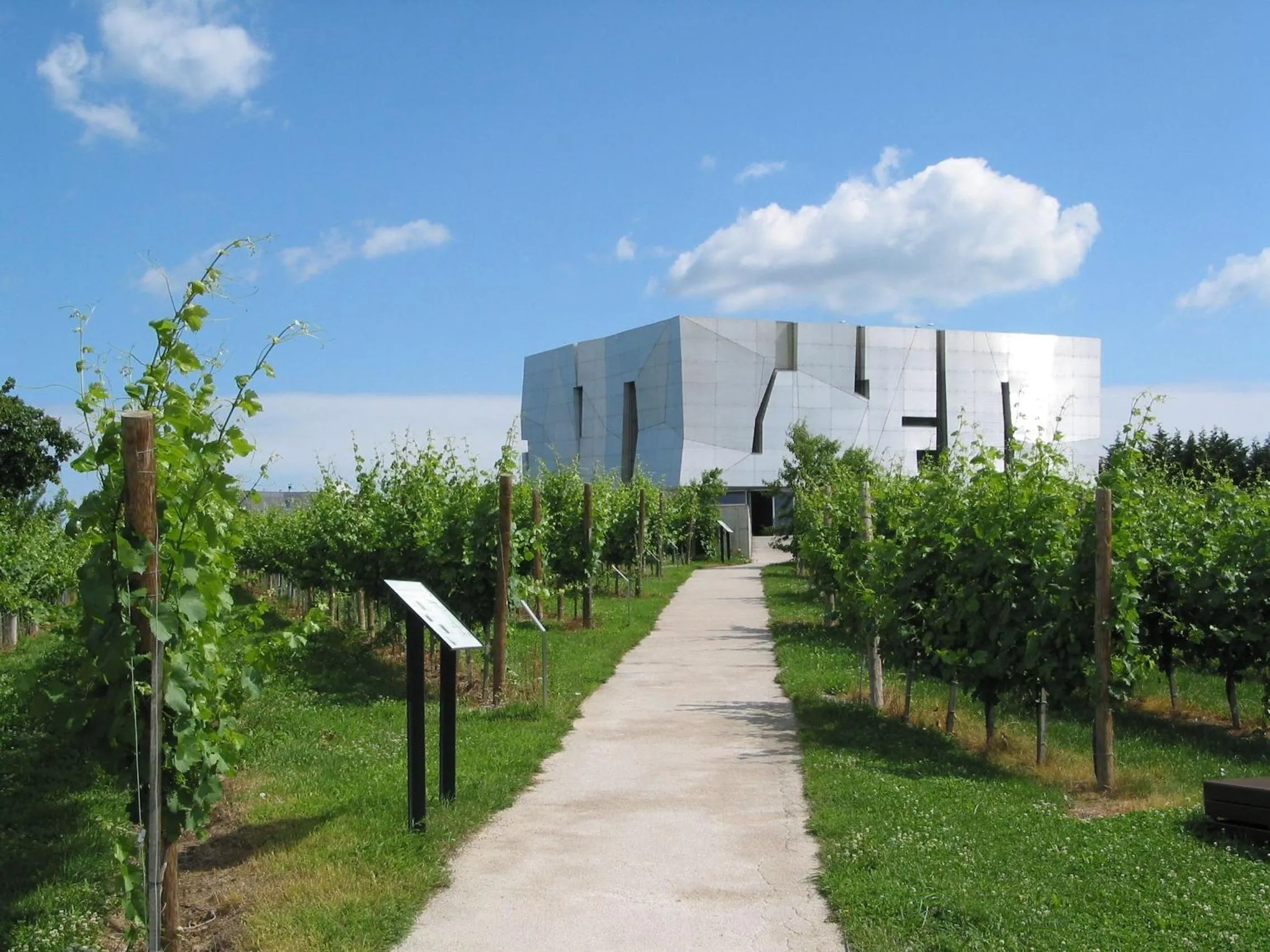 Facade/entrance in LOISIUM Wine & Spa Hotel Langenlois