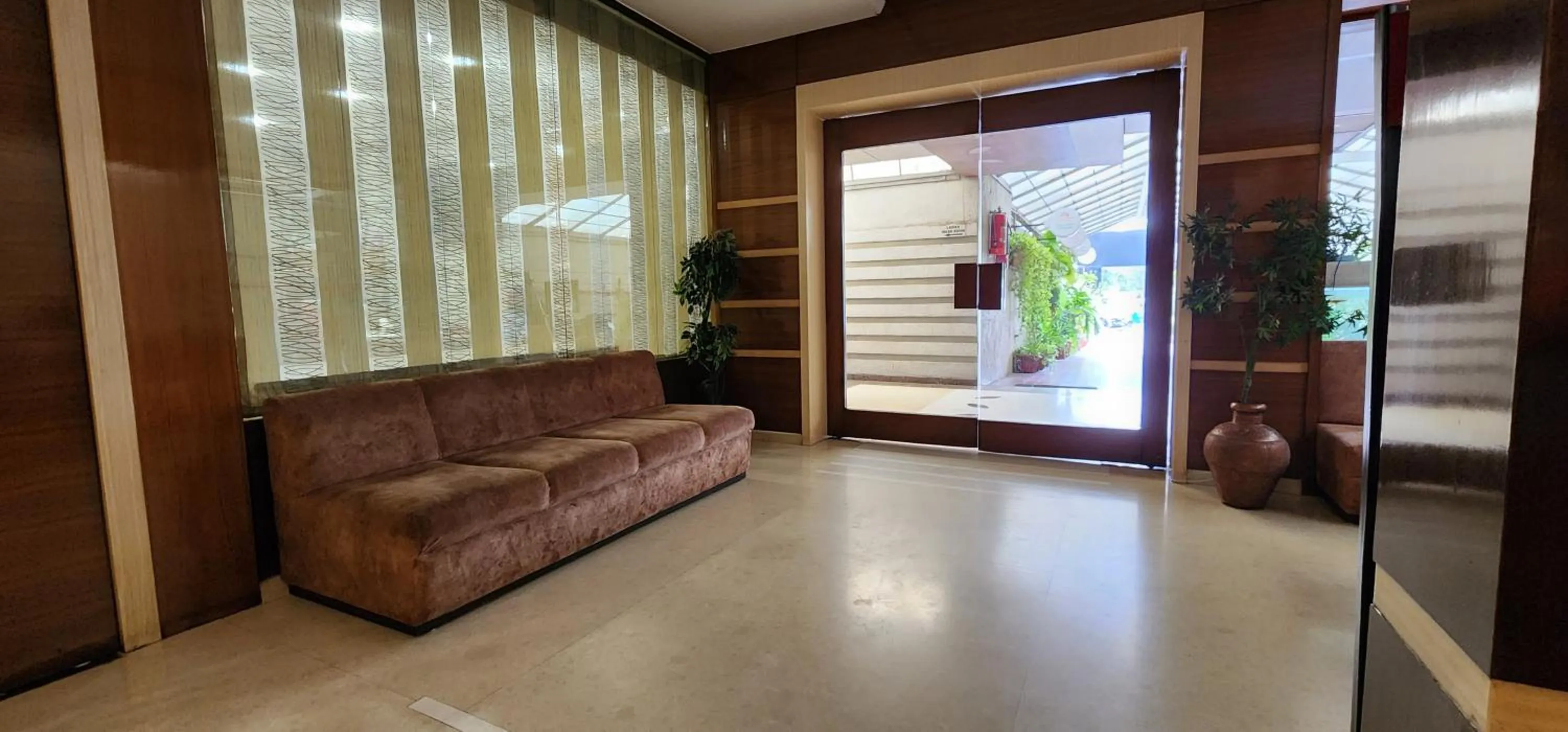 Text overlay in Hotel Kanak