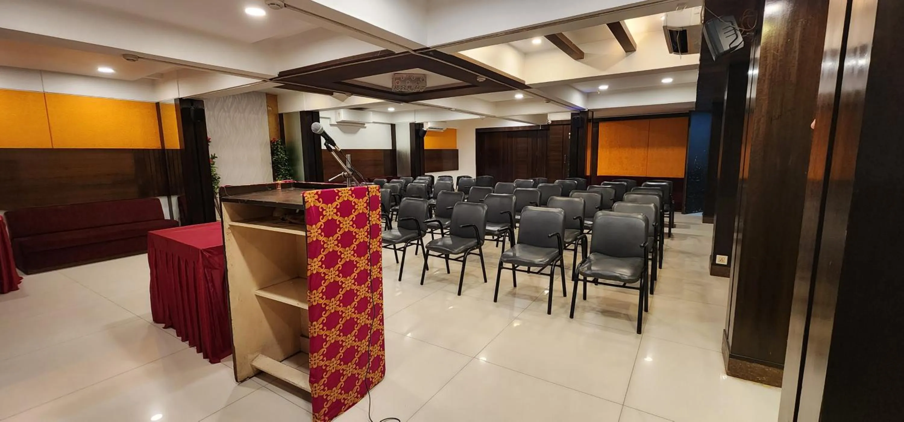 Meeting/conference room in Hotel Kanak