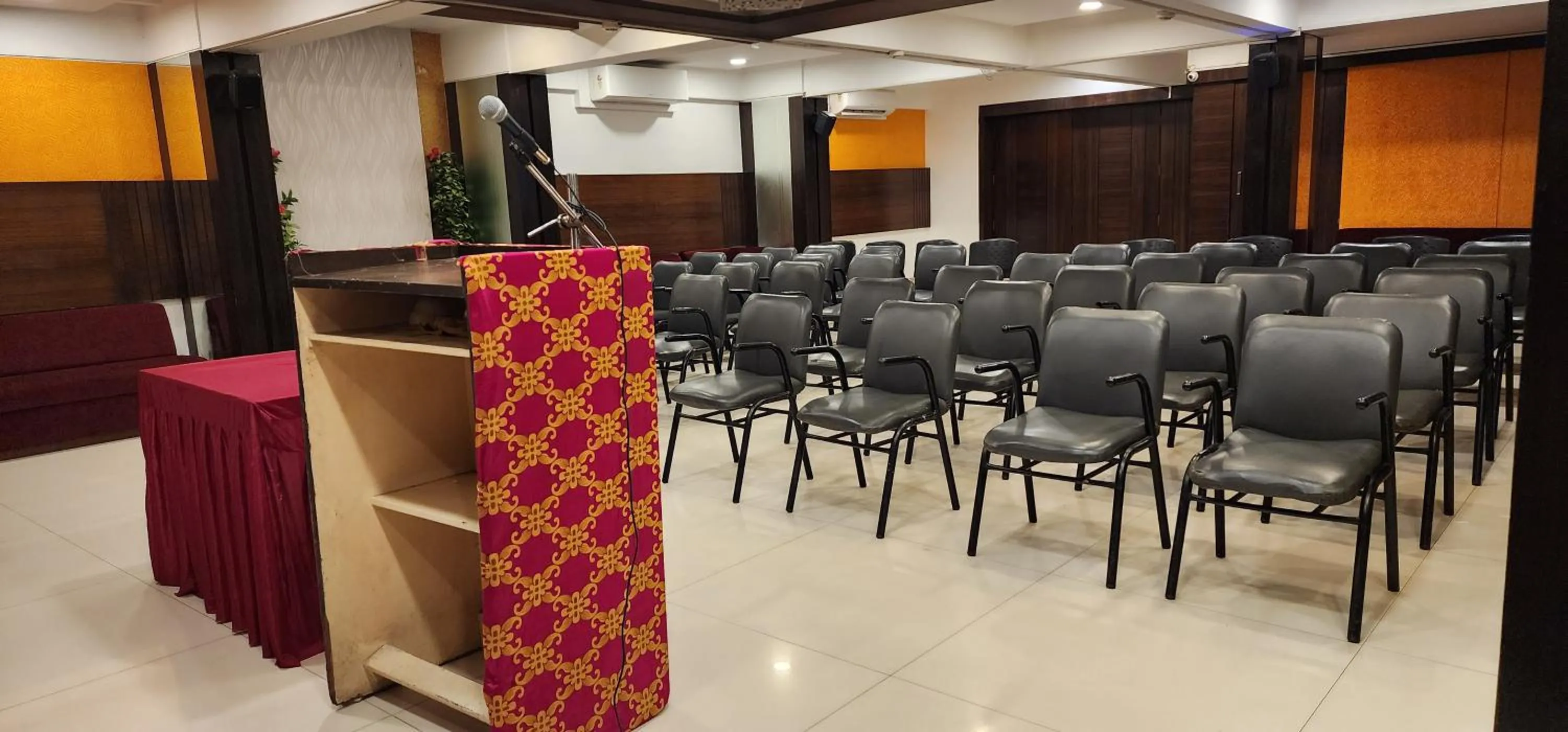 Meeting/conference room in Hotel Kanak